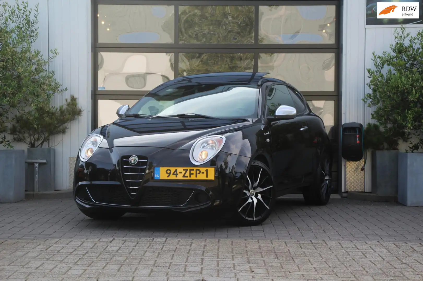 Alfa Romeo MiTo 0.9 TwinAir Sportiva - LEDER - NAVI - PANO - 18INC Schwarz - 1