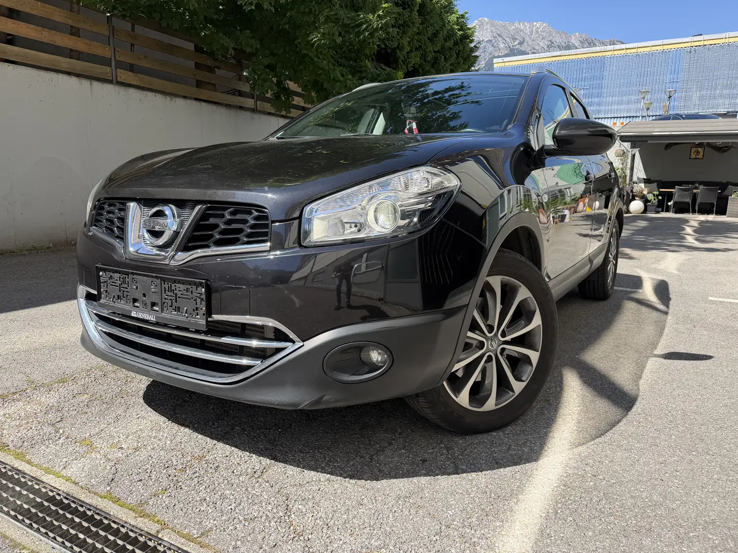 Nissan Qashqai+2 2,0 dCi Tekna 4WD DPF Aut. Schwarz - 1