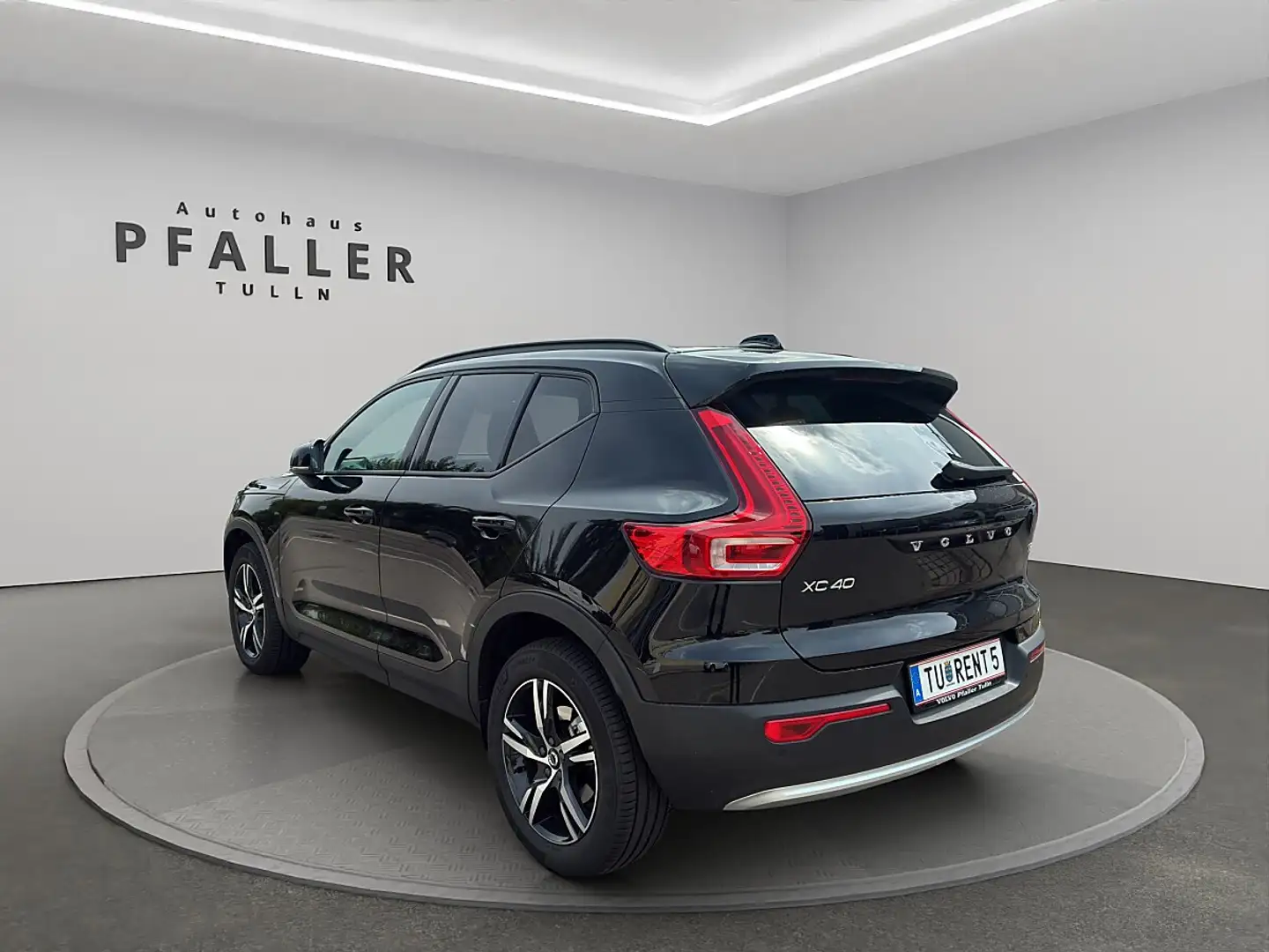 Volvo XC40 B3 Core Aut. Schwarz - 2