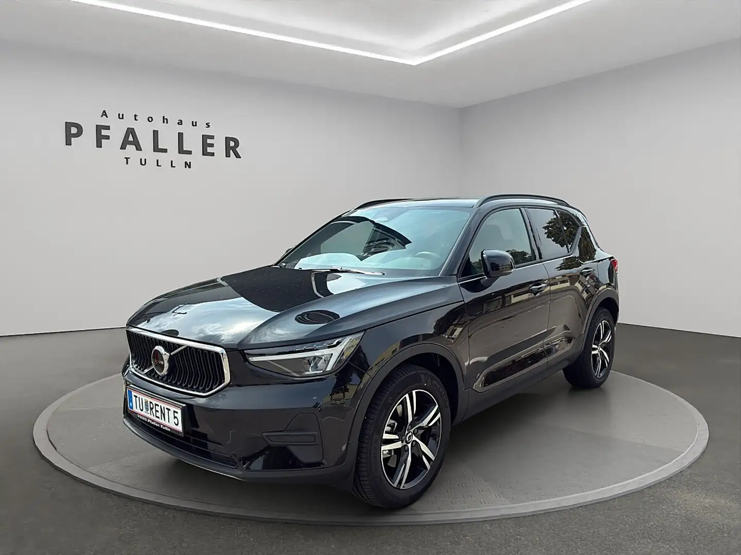 Volvo XC40 B3 Core Aut. Schwarz - 1