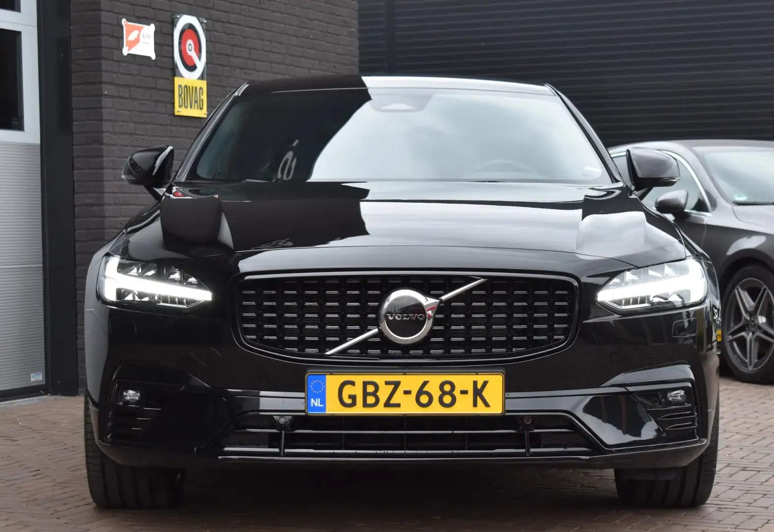 Volvo S90 2.0 B4 197PK Aut. Plus Dark | BLiS | Navi | Camera Zwart - 2