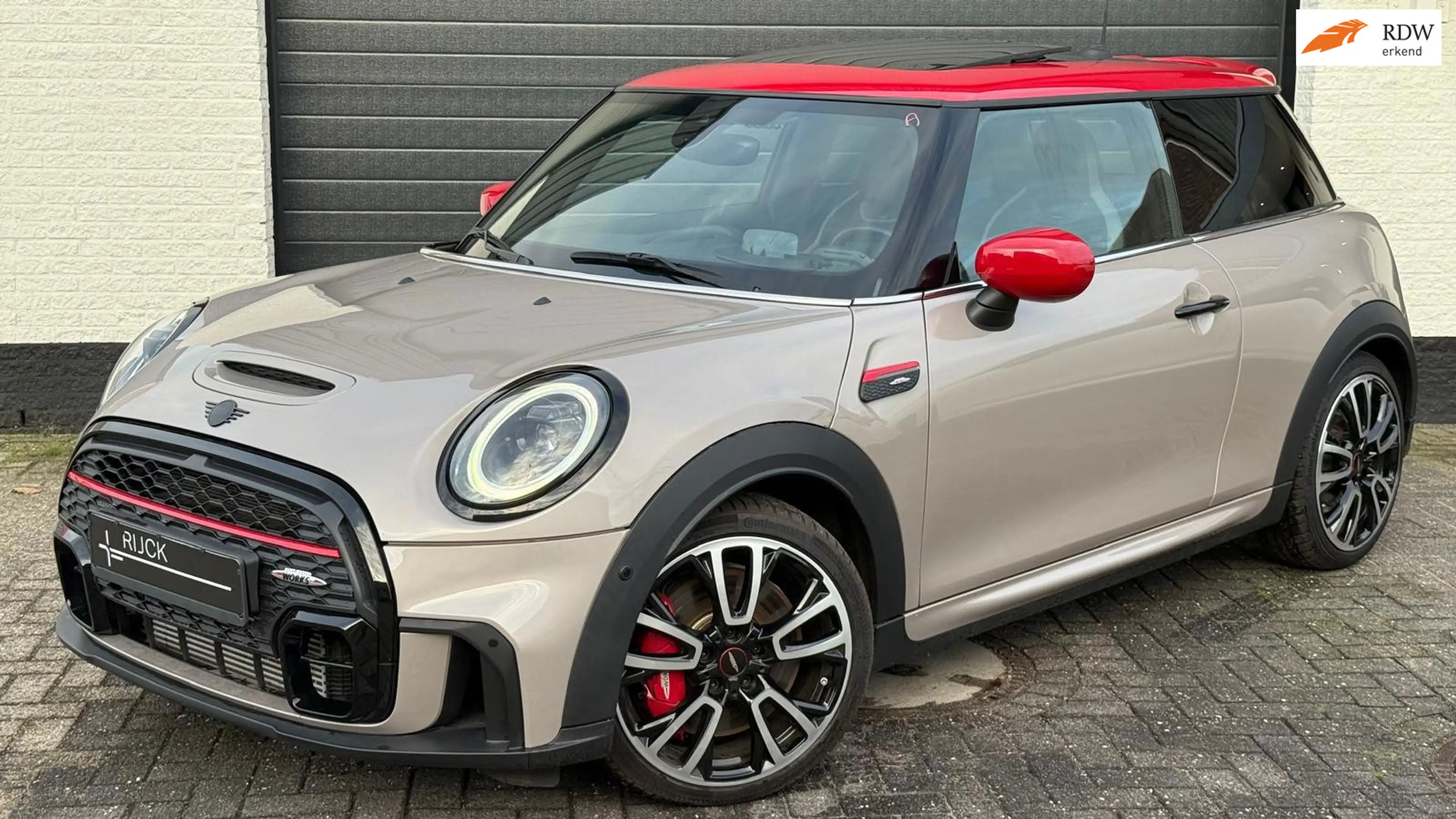 MINI John Cooper Works 3-Deurs 2.0 JCW Pack | Pano | HUD | Camera | CarPl