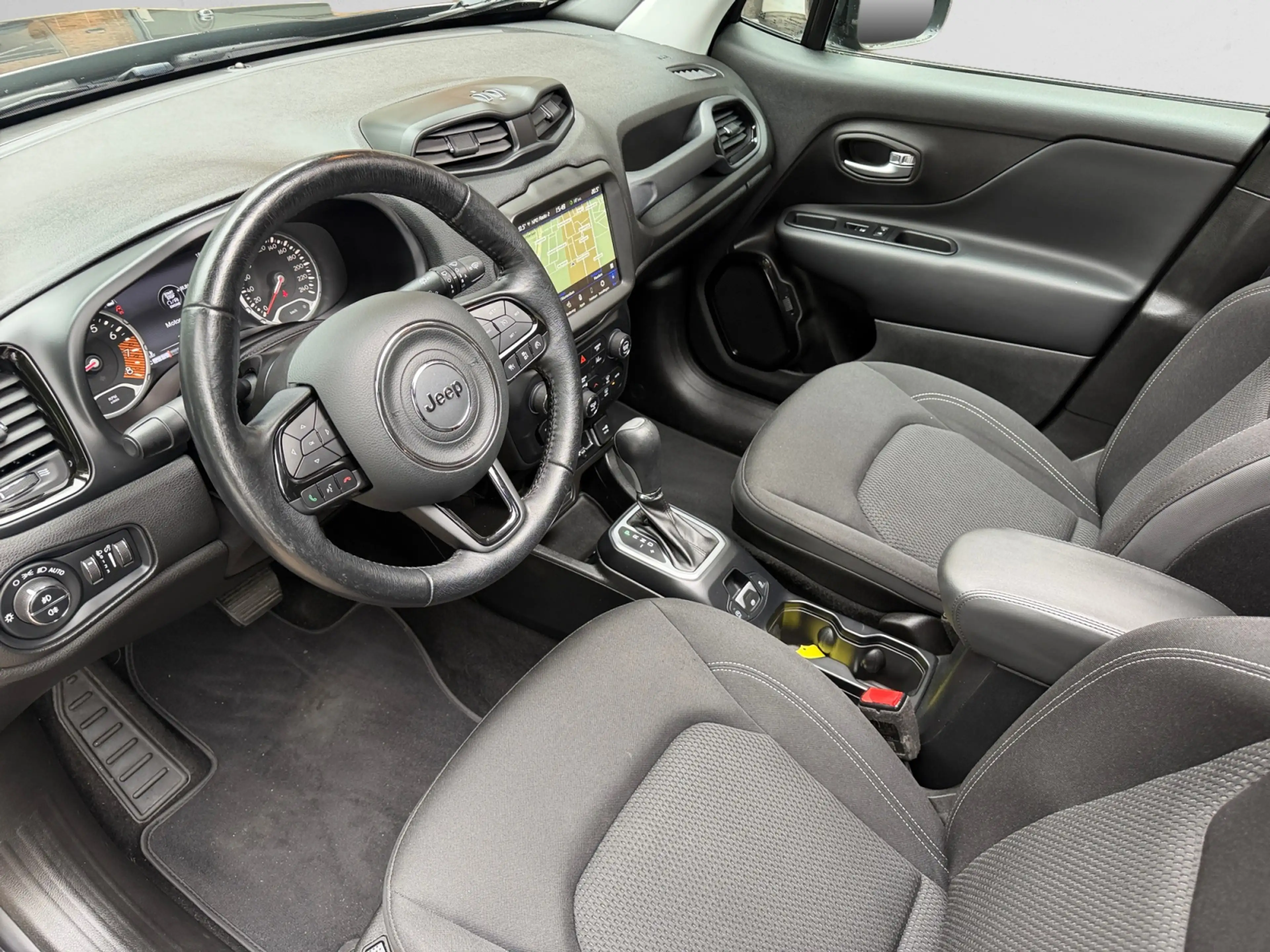 Jeep Renegade 1.3T Freedom Aut- Panoramadak, Stuur/Stoelverwarmi — photo 2