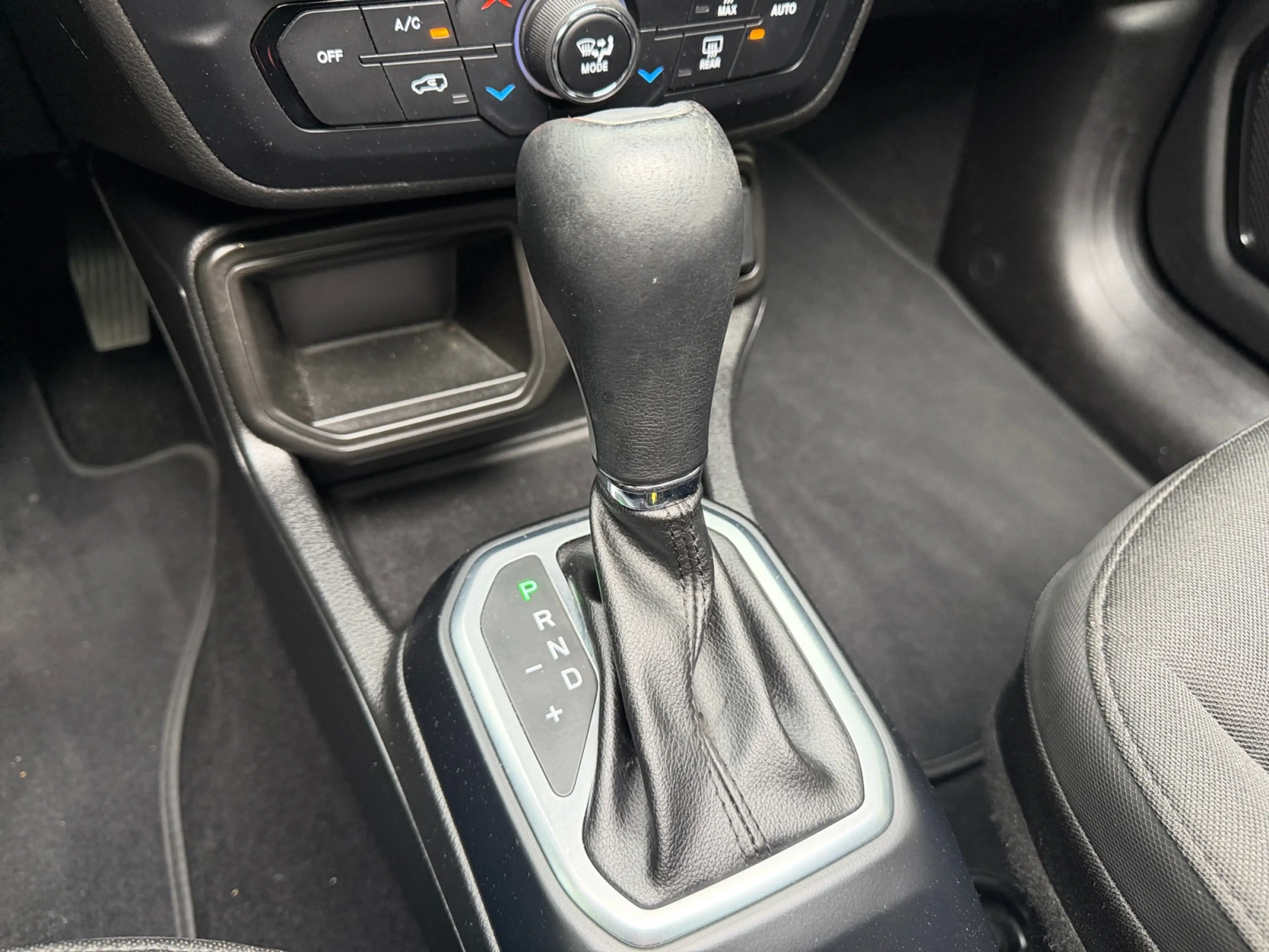 Jeep Renegade 1.3T Freedom Aut- Panoramadak, Stuur/Stoelverwarmi — photo 13