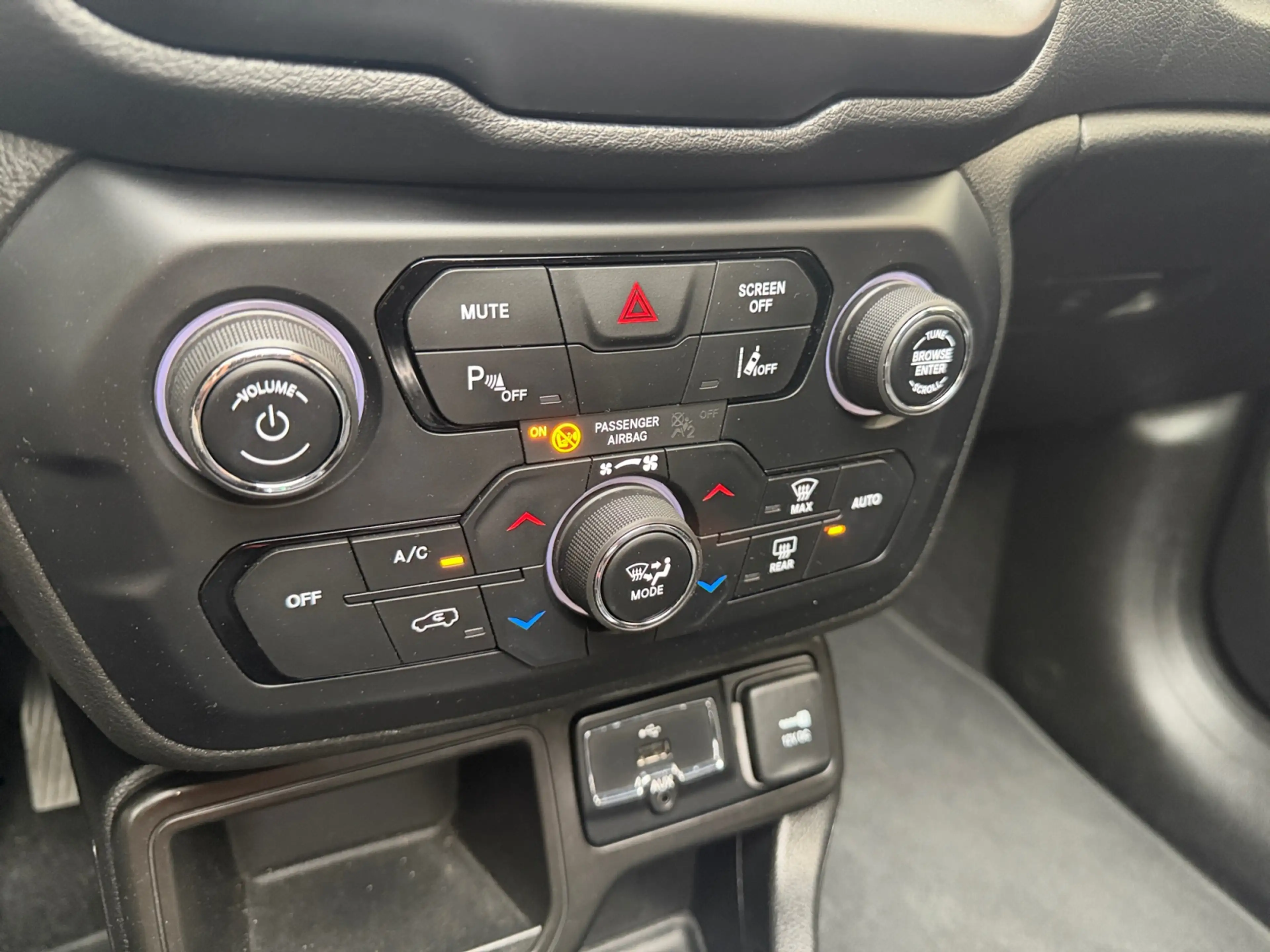 Jeep Renegade 1.3T Freedom Aut- Panoramadak, Stuur/Stoelverwarmi — photo 12
