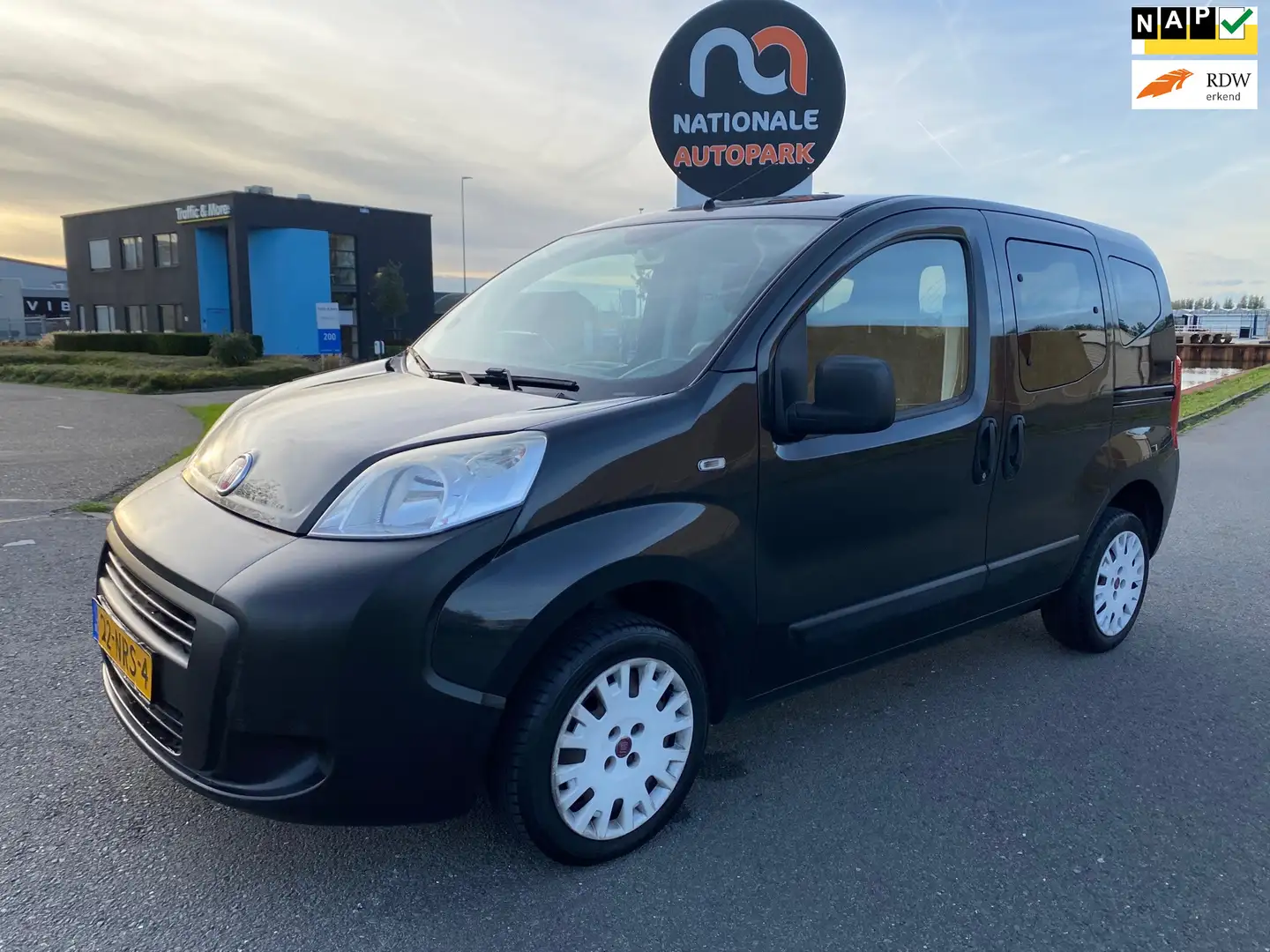 Fiat Qubo 2010 * 1.4 Actual * AIRCO * ELEC .RAMEN * TOP BUS! Zwart - 1
