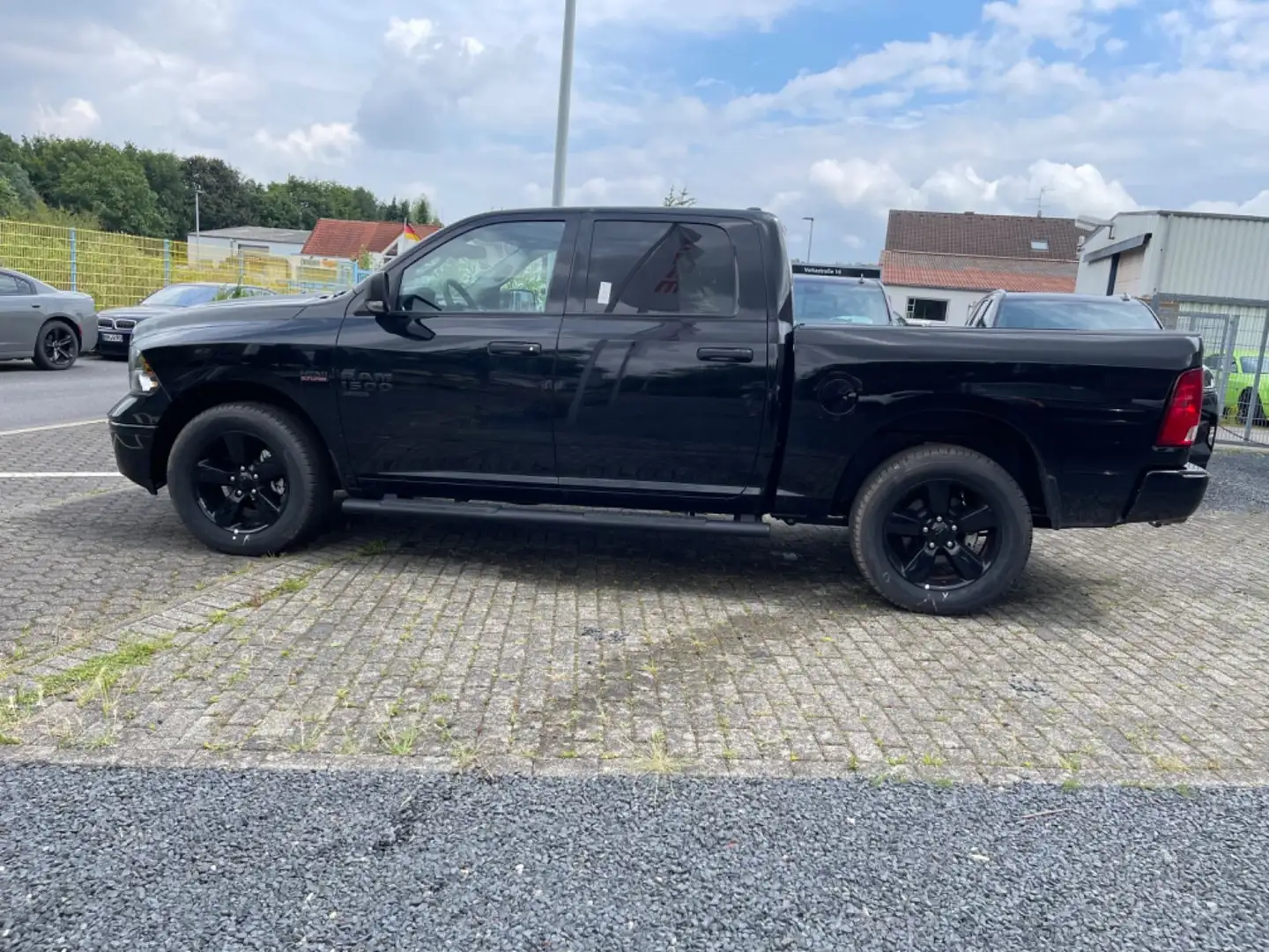 Dodge RAM 1500 Crew Cab Black Edition*4x4*AHK*LPG* Schwarz - 2