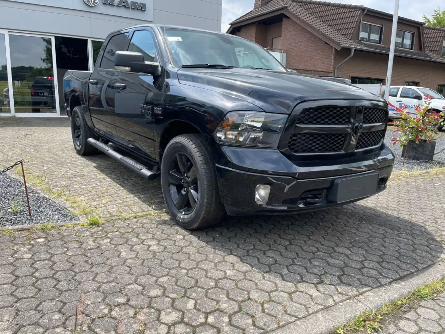 Dodge RAM 1500 Crew Cab Black Edition*4x4*AHK*LPG* Schwarz - 1
