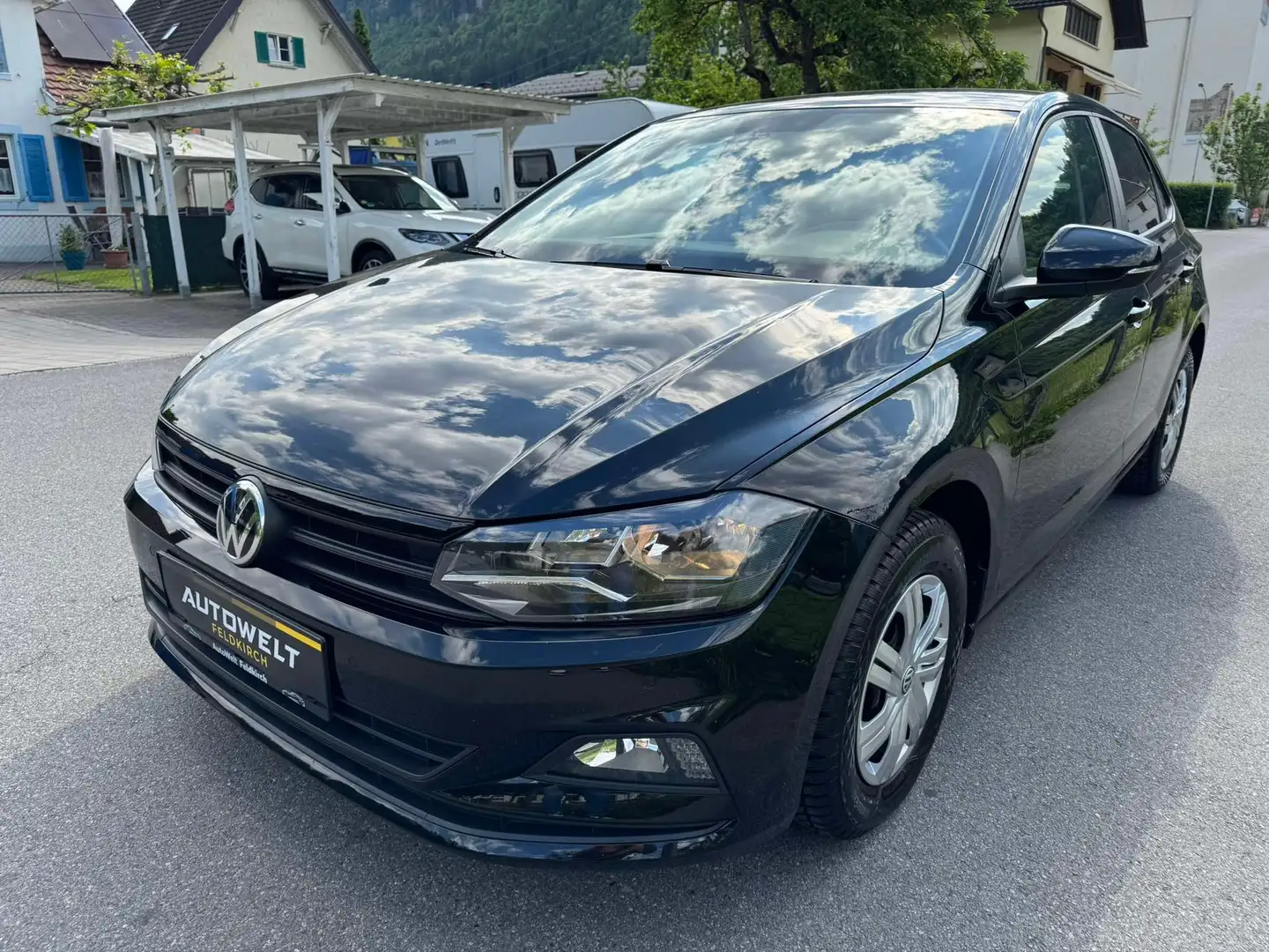 Volkswagen Polo Trendline 1.HAND *80PS *PARKSENSOR *APPLE CAR *SZH Negro - 2