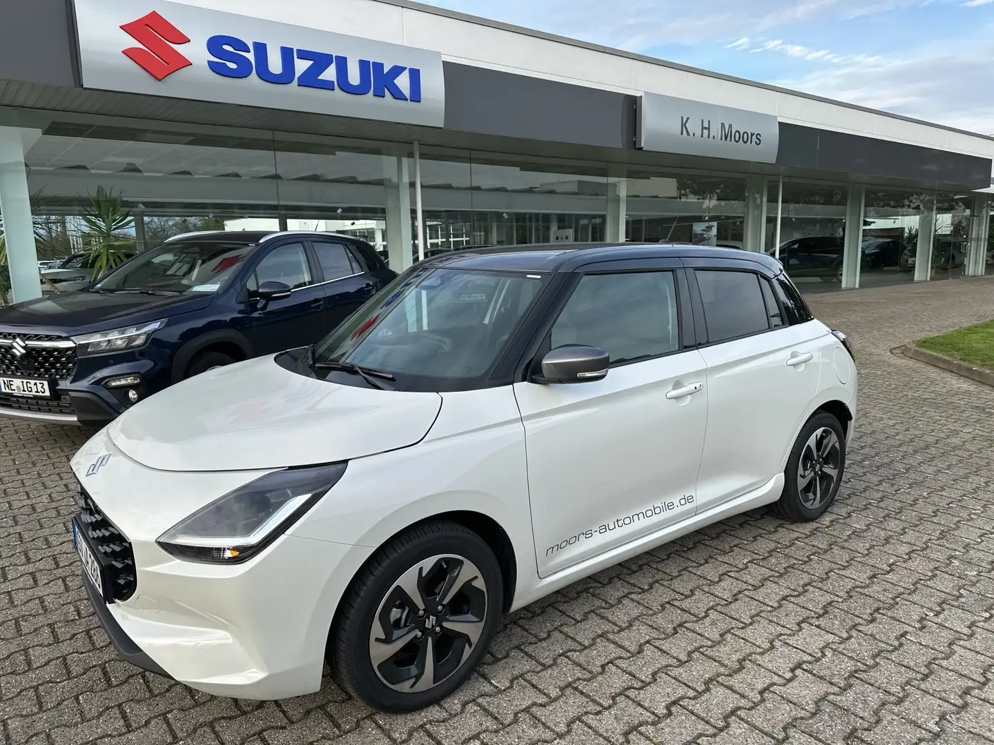 Suzuki Swift Comfort+ 1.2 Dualjet Hybrid CVT-Automatikgetriebe Bianco - 1
