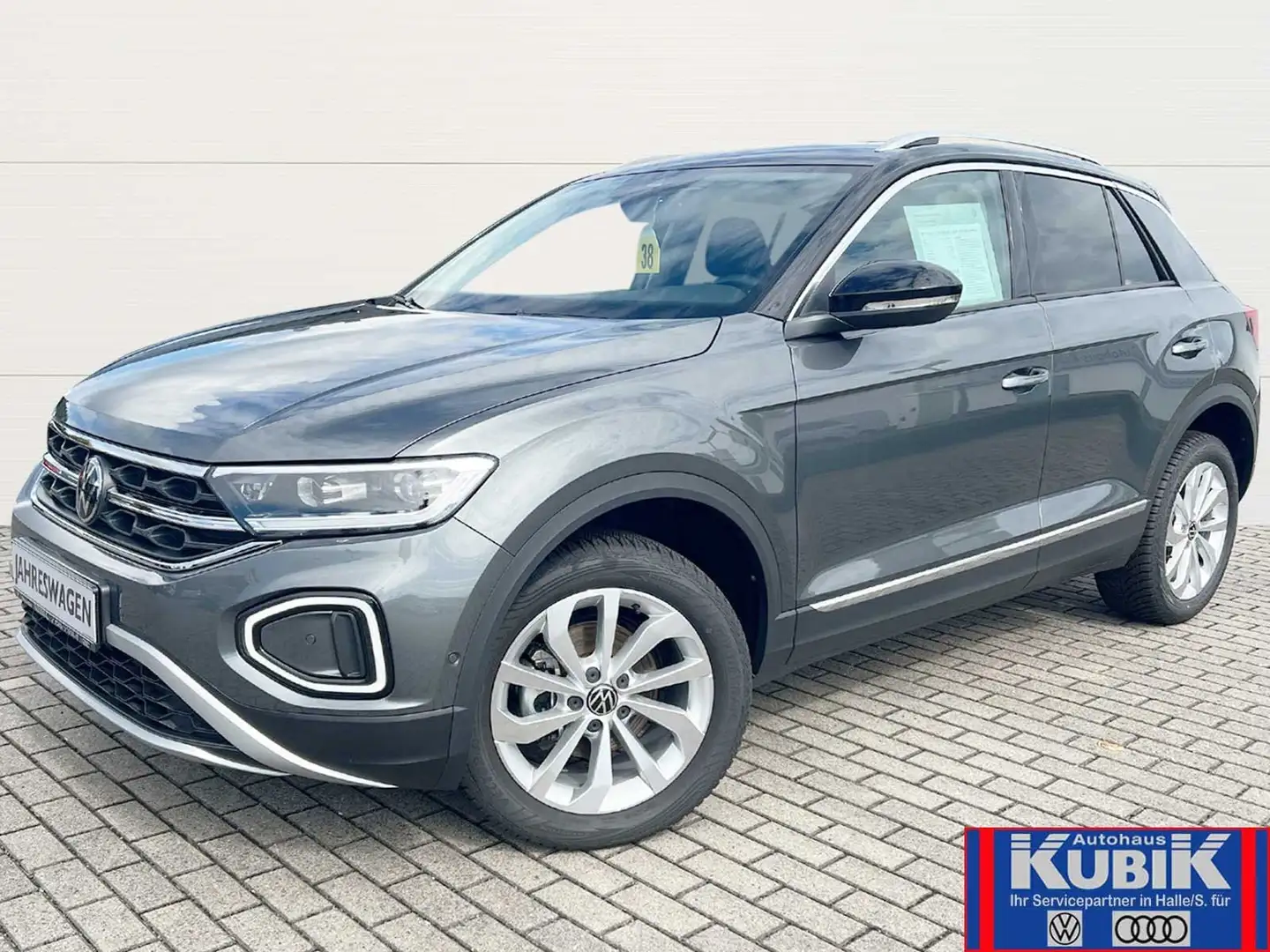 Volkswagen T-Roc 1.5 TSI Style DSG+Navi+digital Cockpit Pro+ergoAct Grau - 2