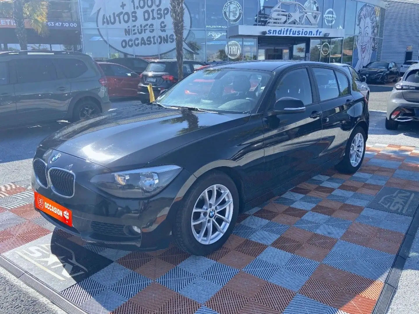 BMW 114 114 d 95CV LOUNGE 5 PORTES Negro - 1