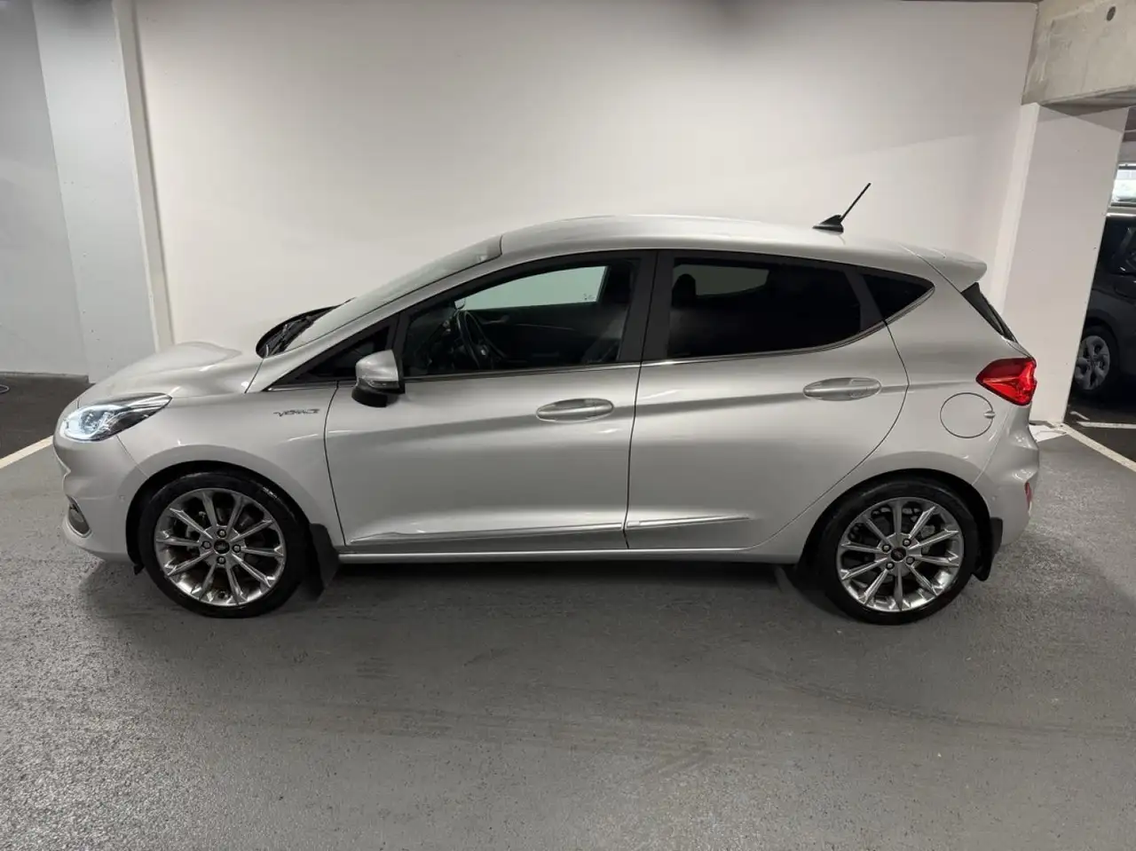 Ford Fiesta 5 portes — photo 2
