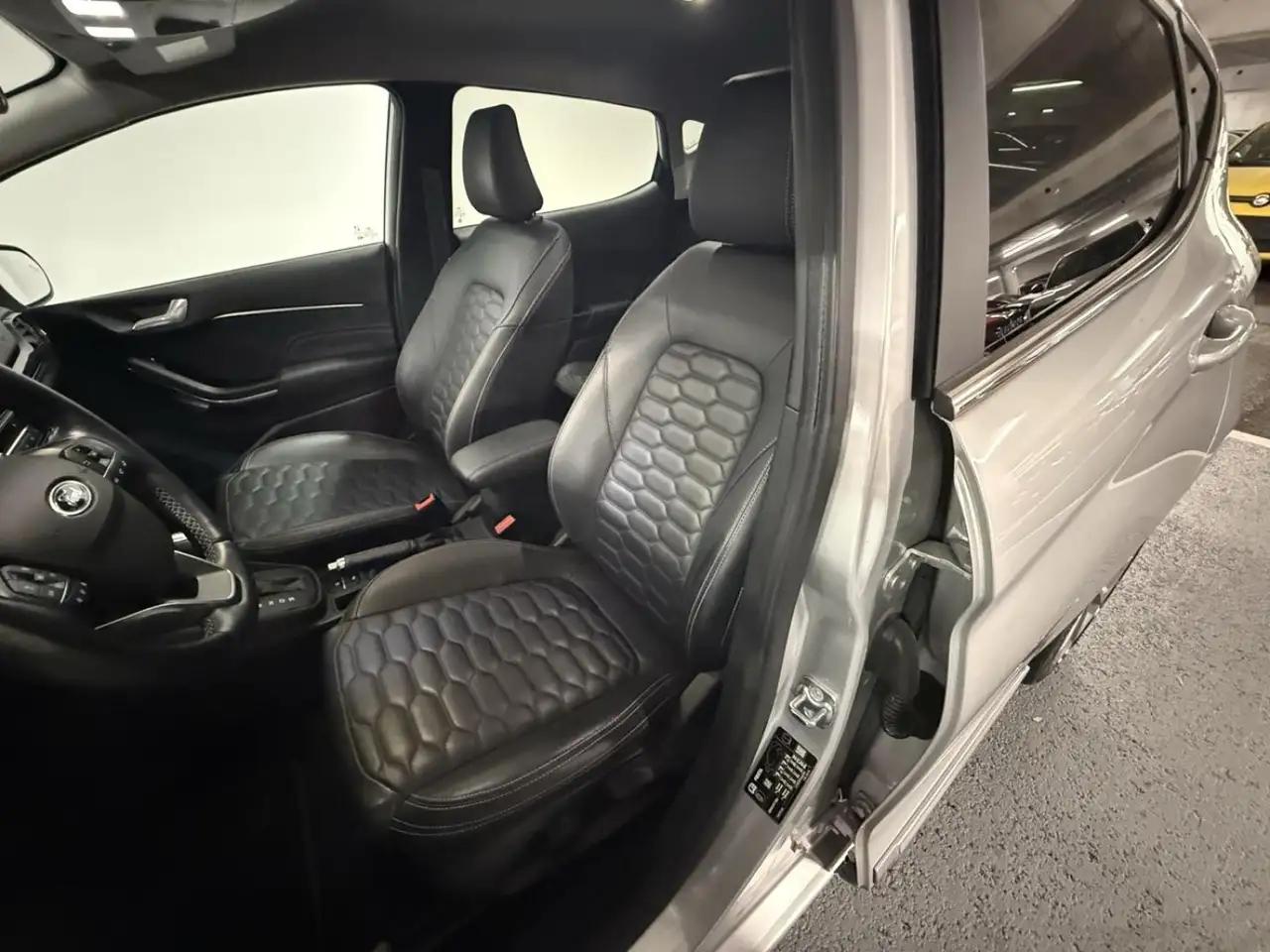 Ford Fiesta 5 portes — photo 7
