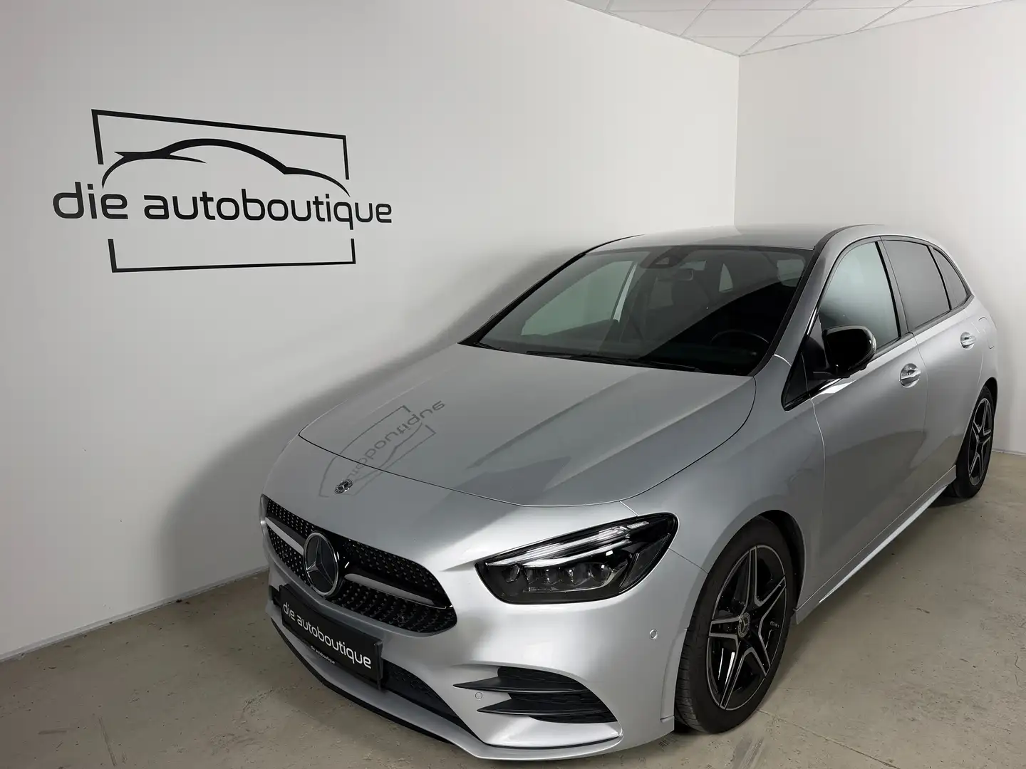 Mercedes-Benz B 200 // AMG Line // Night Paket // LED // 18'' // AHK / Silber - 2