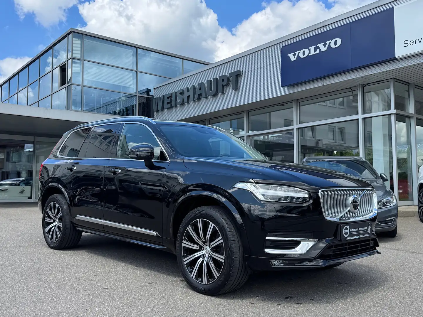 Volvo XC90 B5*Inscription*360°*Pano*AHK*Standheizg*H&K Schwarz - 1