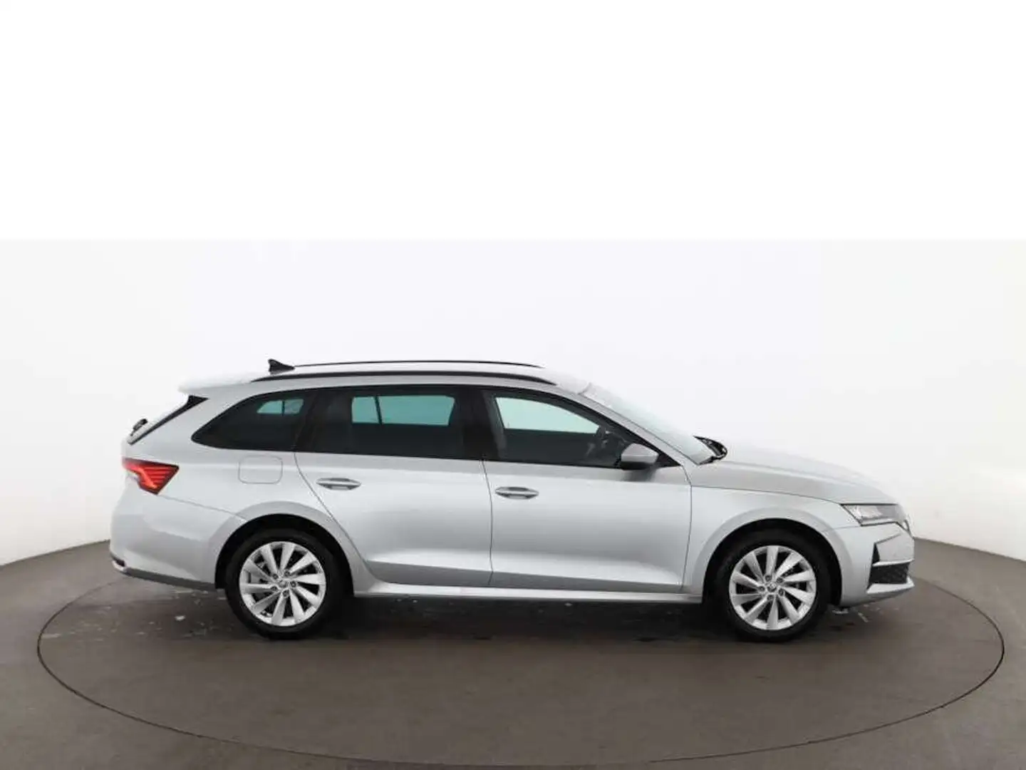 Skoda Octavia Combi 2.0 TDI Selection Aut LED RADAR NAV Silber - 2