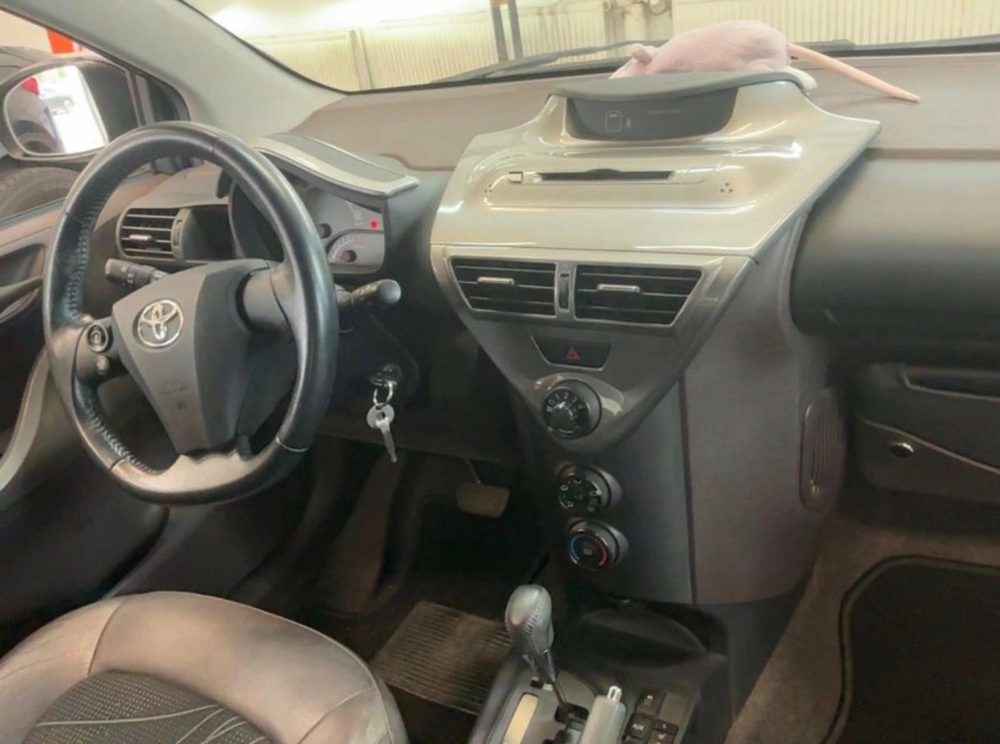 Toyota iQ iQ Basis | TEILLEDER SHZ KLIMA 1HAND — photo 5