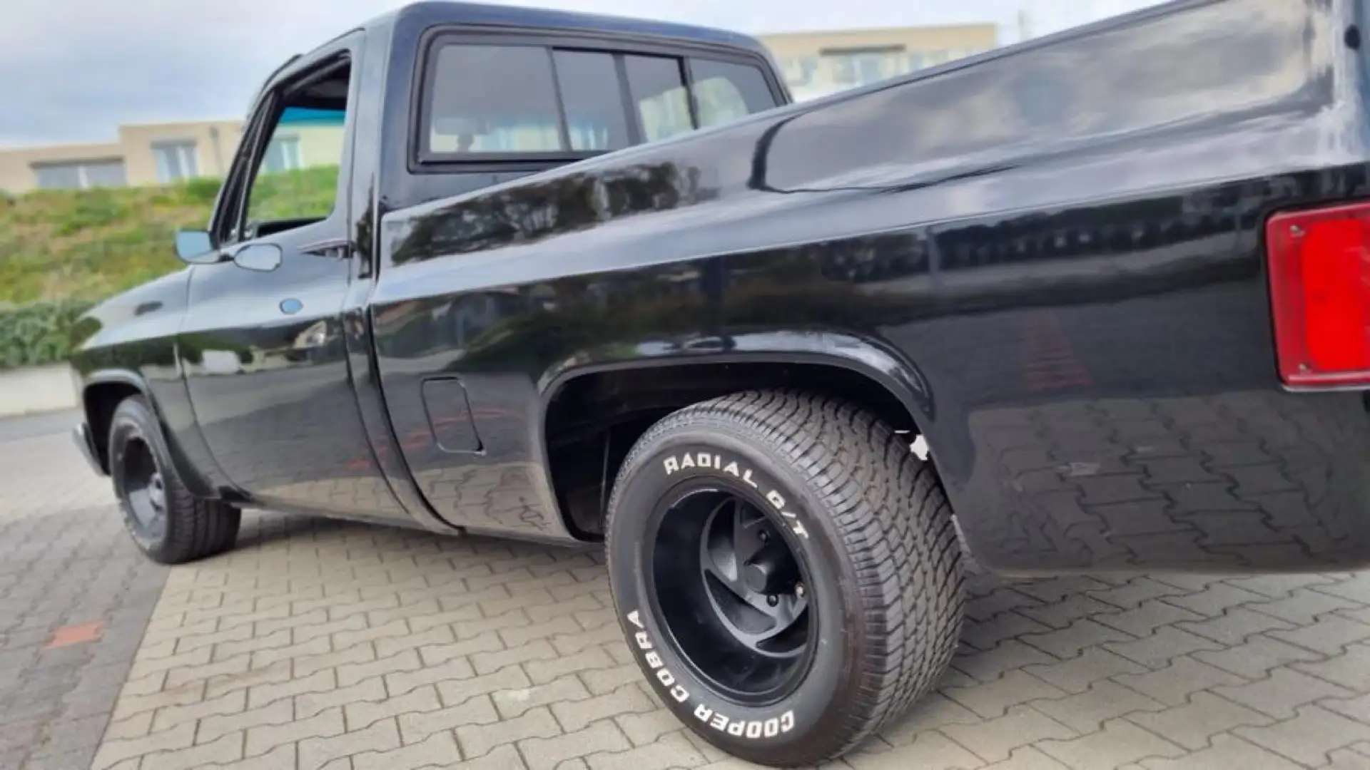 Chevrolet K30 5,7 Liter Hubraum , V8, Negru - 2