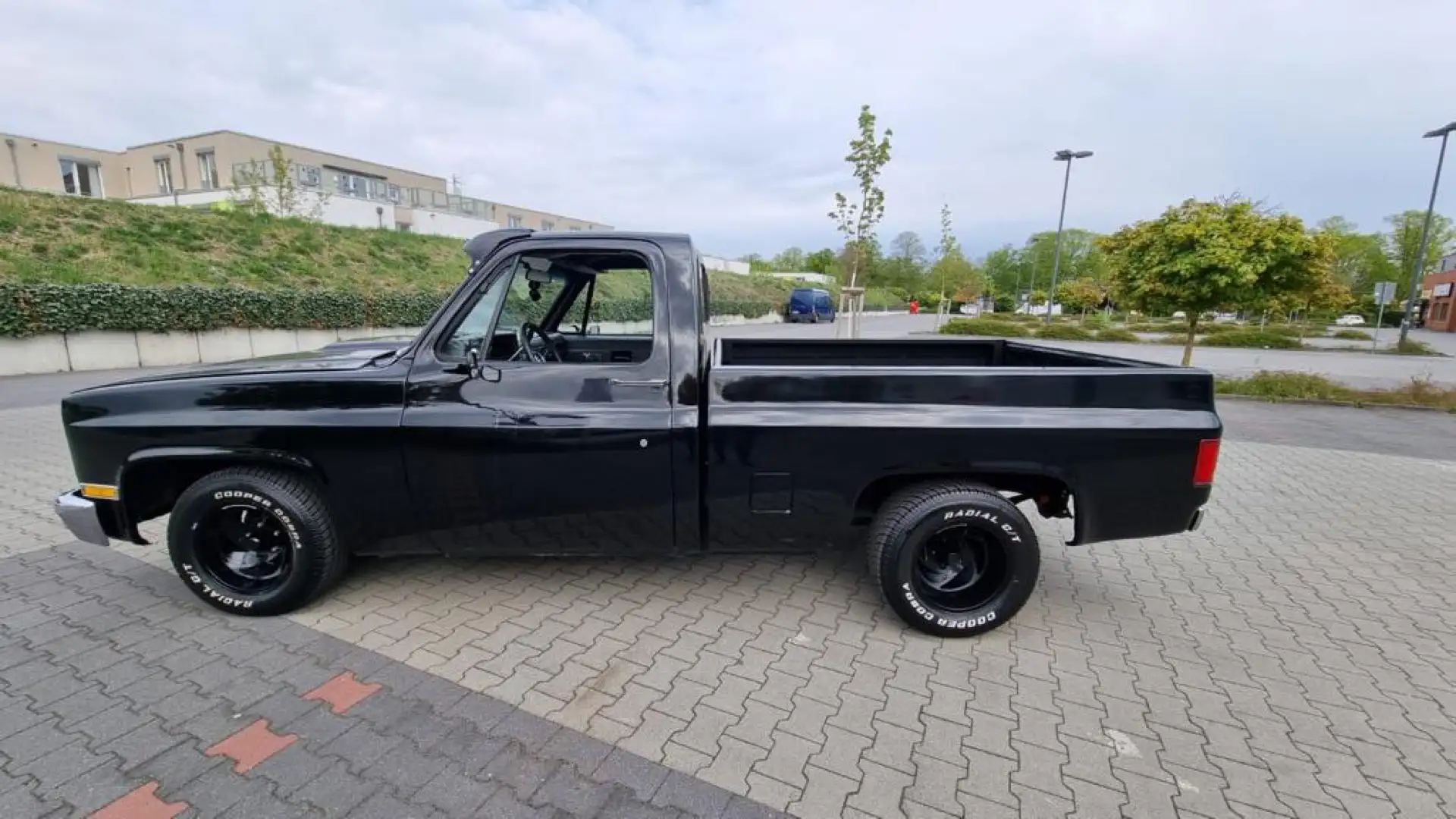 Chevrolet K30 5,7 Liter Hubraum , V8, Negru - 1