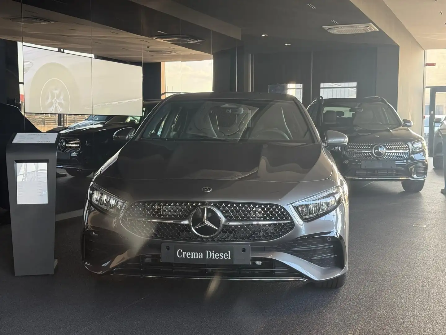 Mercedes-Benz A 250 A 250e Plug-in hyb. AMG Line ADVANCED PLUS Grigio - 2