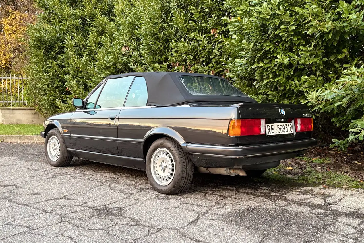 BMW 320i Cabriolet, foto 4