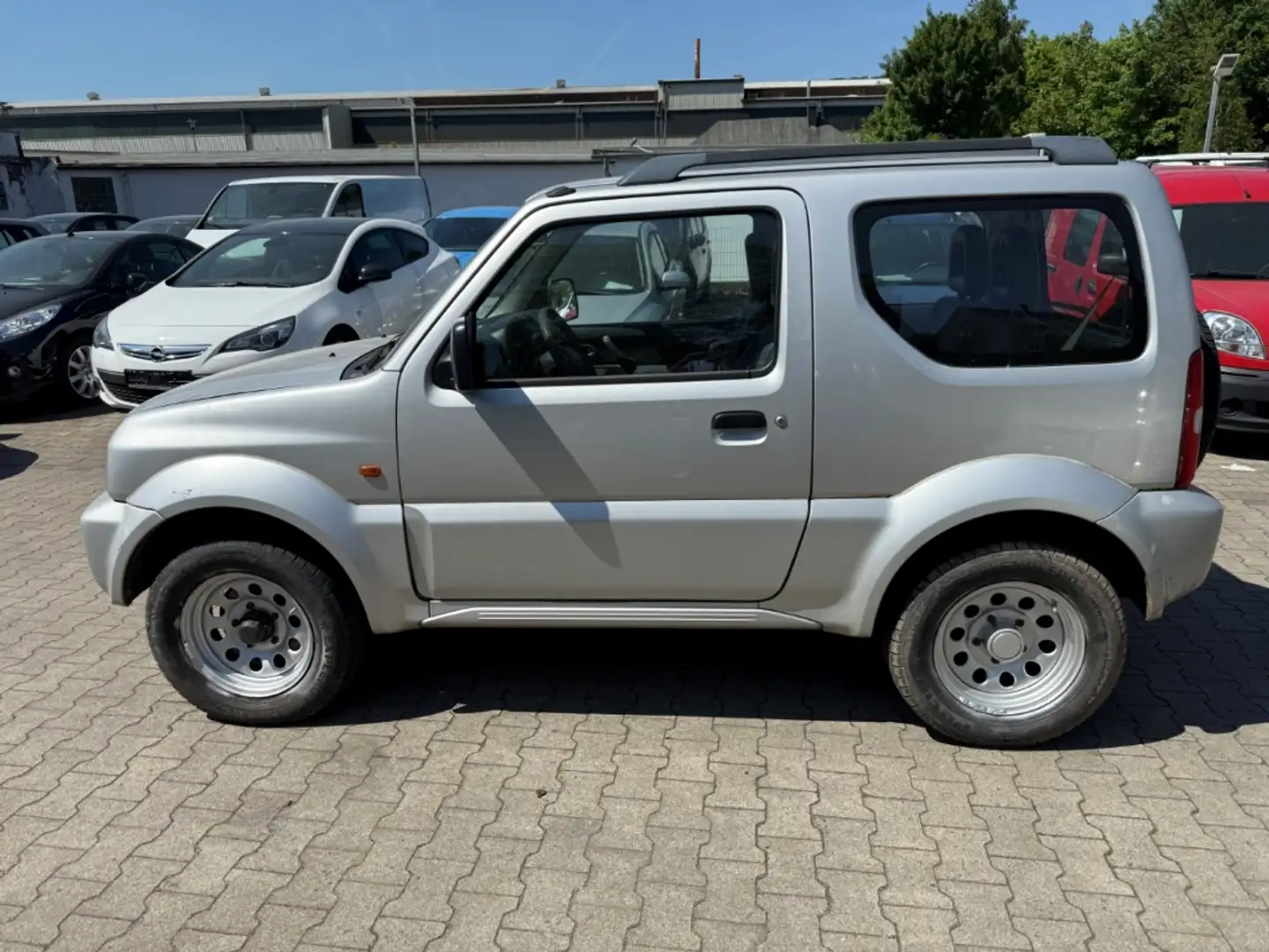 Suzuki Jimny Cross-Country Lim. Allrad KEIN TÜV Срібний - 1