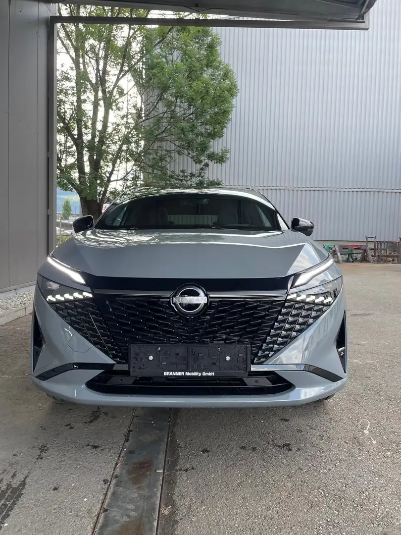 Nissan Qashqai 1,3 DIG-T MHEV 4x4 N-Design+ Xtronic Grau - 2