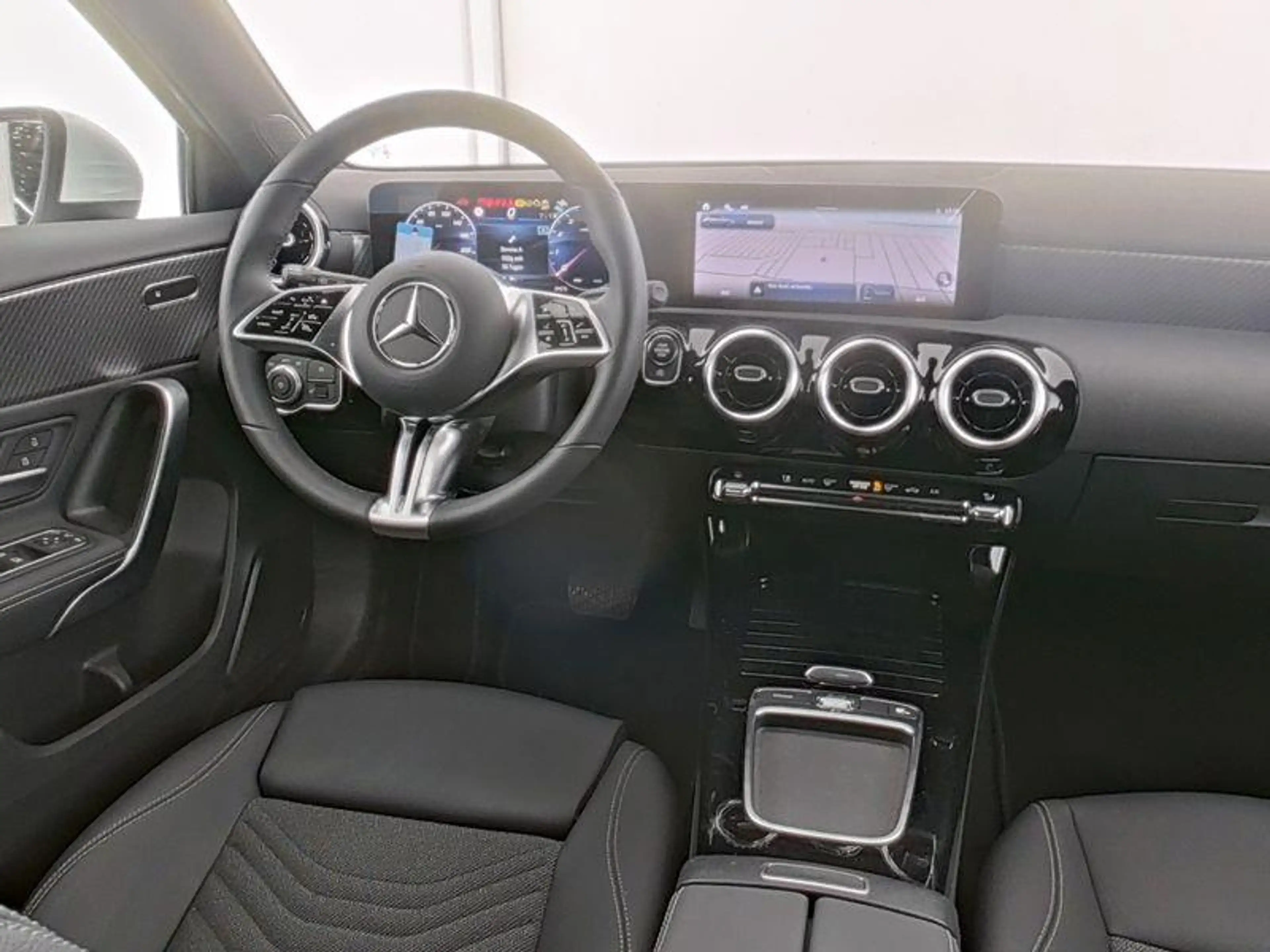 Mercedes-Benz A 180 Hatchback Luxury Line | Smartphone Integratie | Ve — photo 5