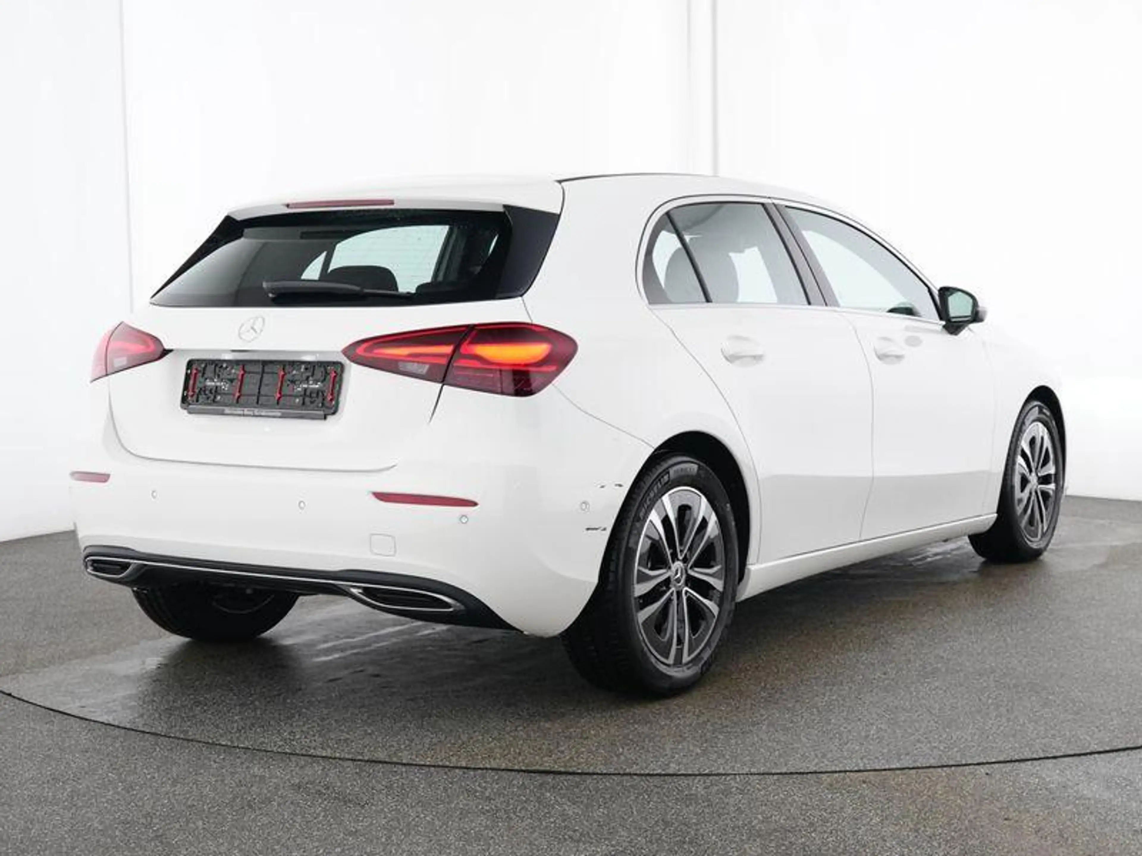 Mercedes-Benz A 180 Hatchback Luxury Line | Smartphone Integratie | Ve — photo 2