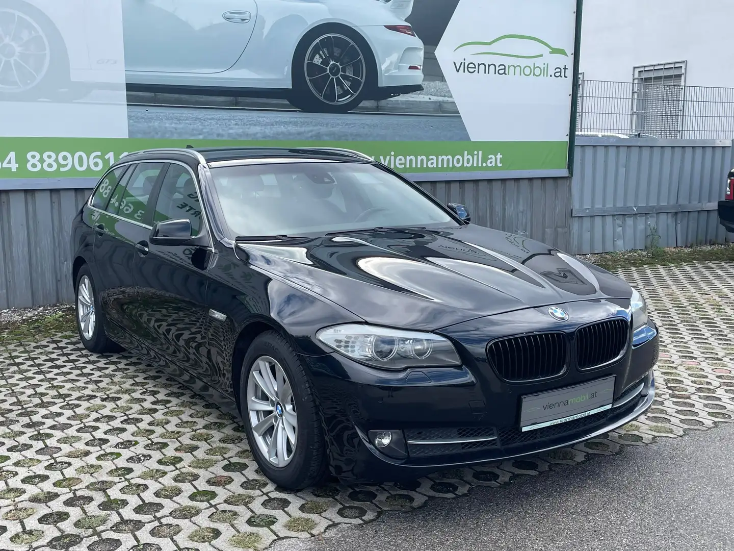 BMW 520 520d Touring Aut. Schwarz - 1