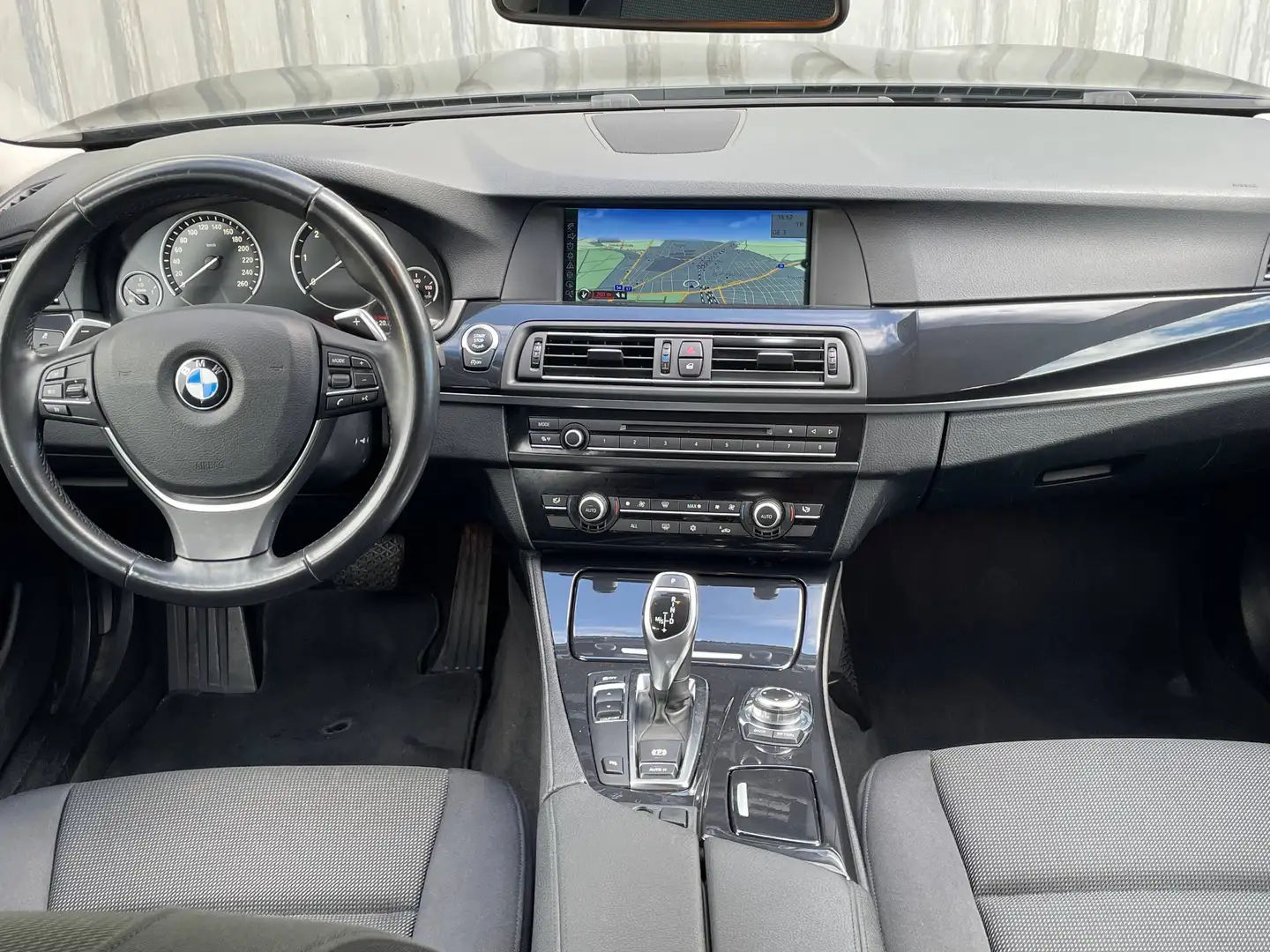 BMW 520 520d Touring Aut. Schwarz - 2