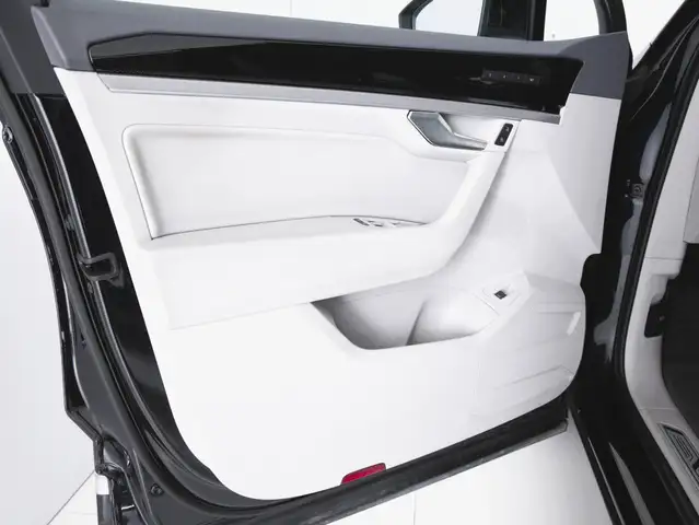 Volkswagen Touareg view 9