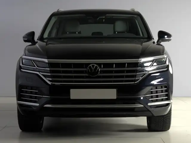 Volkswagen Touareg view 2
