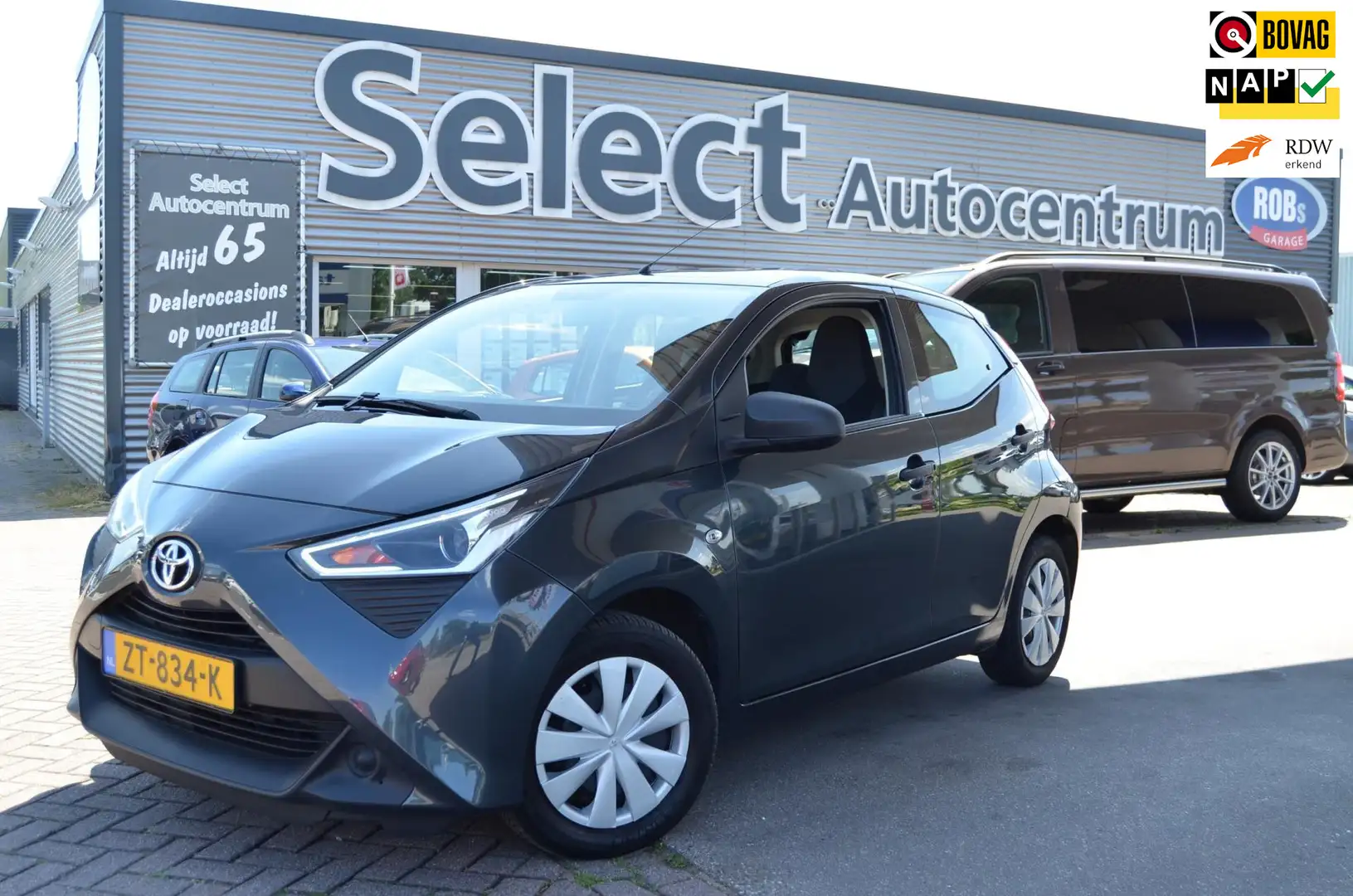 Toyota Aygo 1.0 VVT-i x-fun|CRUISE|NAVI|AIRCO|BLUETOOTH|ONDERH Grijs - 1