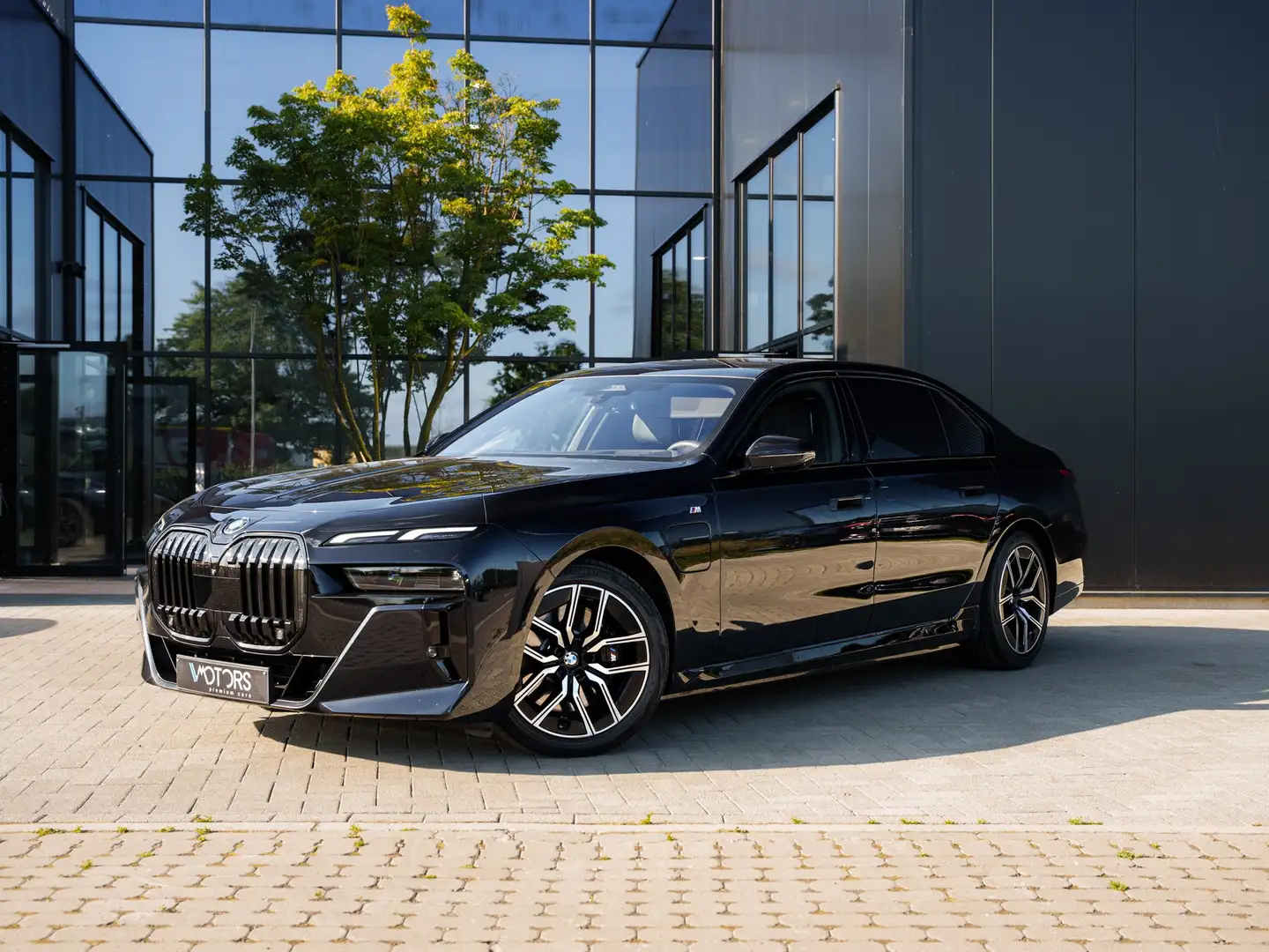 BMW 750 e - PHEV- B&W - HUD - 360° - trekhaak - pano Noir - 1