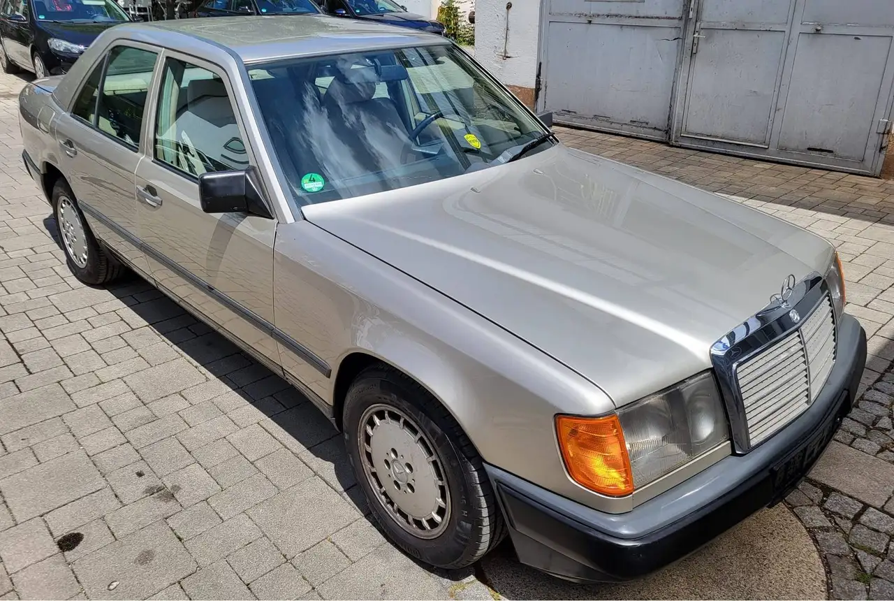 Mercedes-Benz E 300 300 E - W 124, foto 2