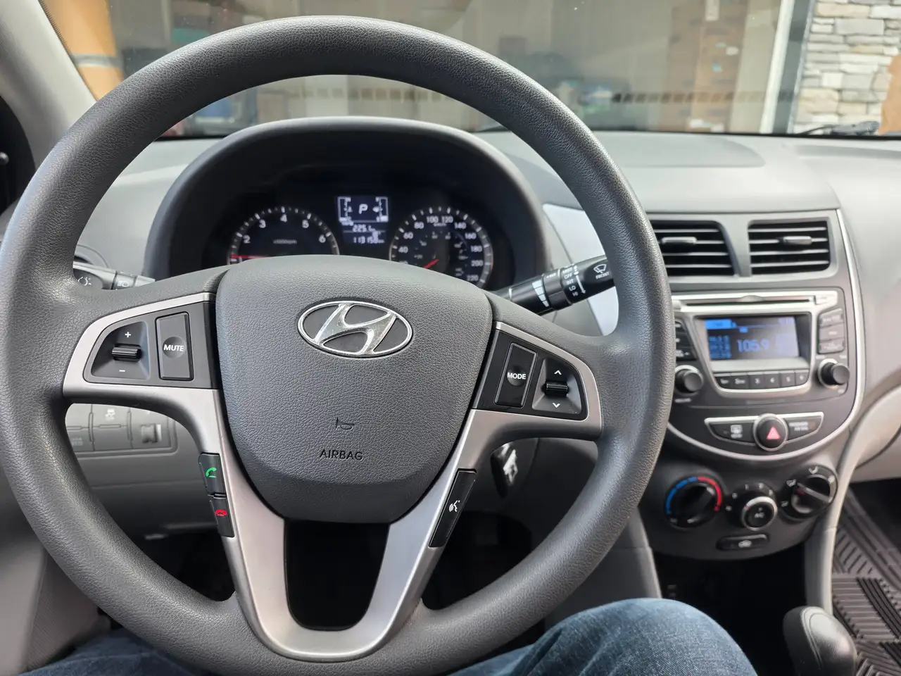 Hyundai ACCENT photo Hyundai ACCENT