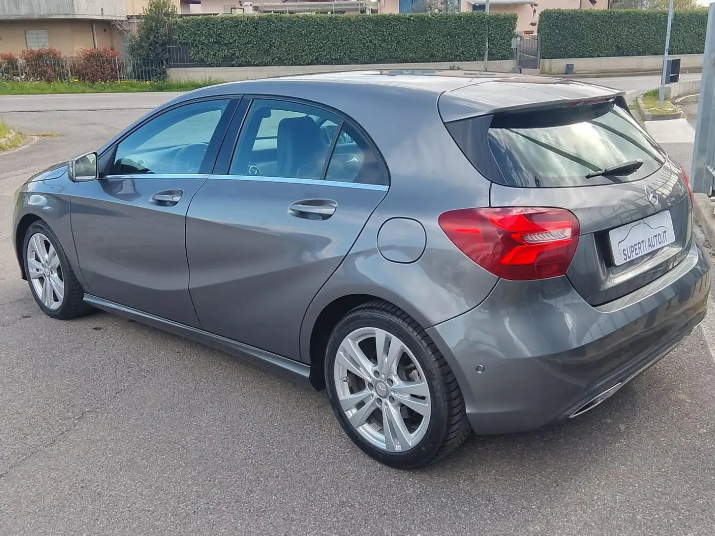 Mercedes-Benz A 200 Classe A d Sport automatica neopatentati da vetrina Gris - 2