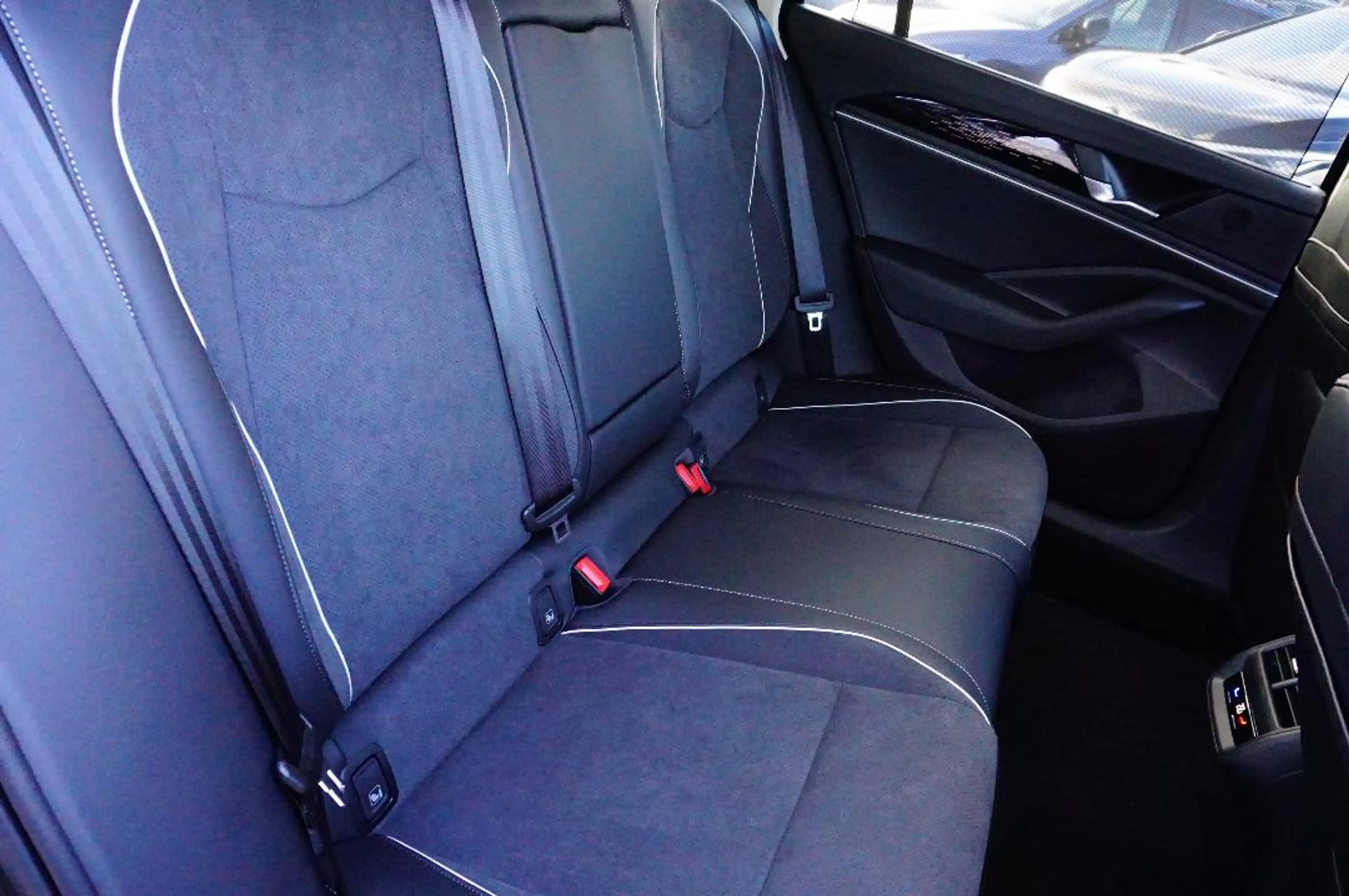 Volkswagen Passat Elegance Passat Elegance 2,0 l TDI SCR 110 kW (150 PS) 7-Gang-Doppelkupplungsgetriebe DSG — photo 13