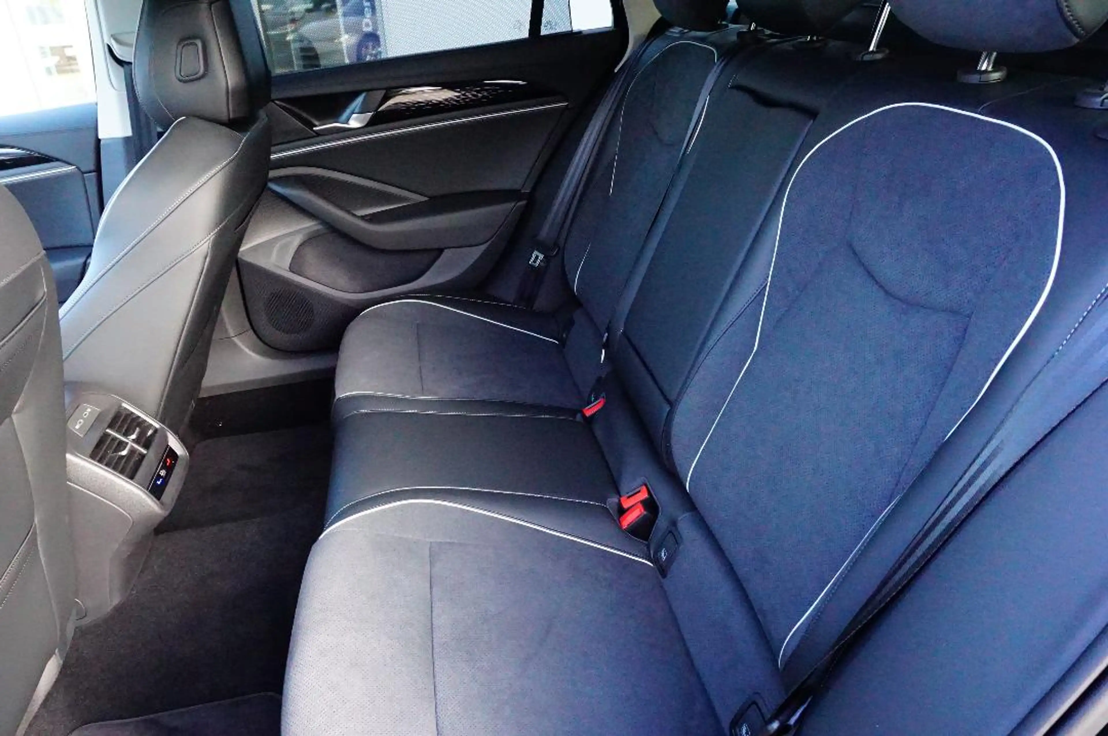 Volkswagen Passat Elegance Passat Elegance 2,0 l TDI SCR 110 kW (150 PS) 7-Gang-Doppelkupplungsgetriebe DSG — photo 14