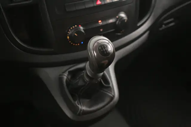 Mercedes-Benz Vito view 20