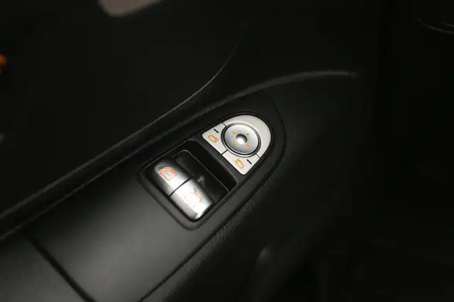 Mercedes-Benz Vito view 17