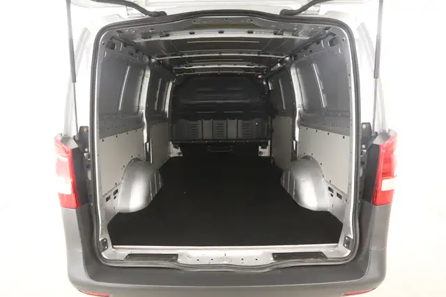Mercedes-Benz Vito view 3