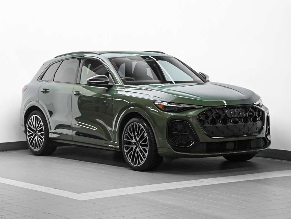 2025 Audi SQ5 3.0T PROGRESSIV QUATTRO //BLACK OPTICS PACKAGE//