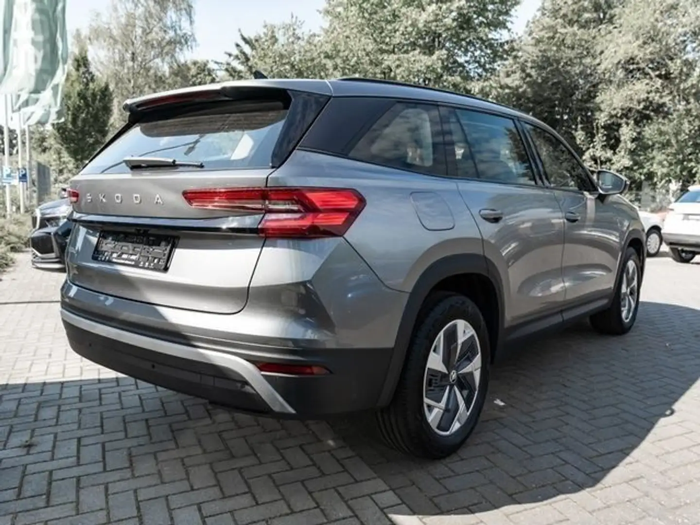 Skoda Kodiaq 1.5 mHEV DSG Selection 7-Si AHK EHK Navi Grau - 2