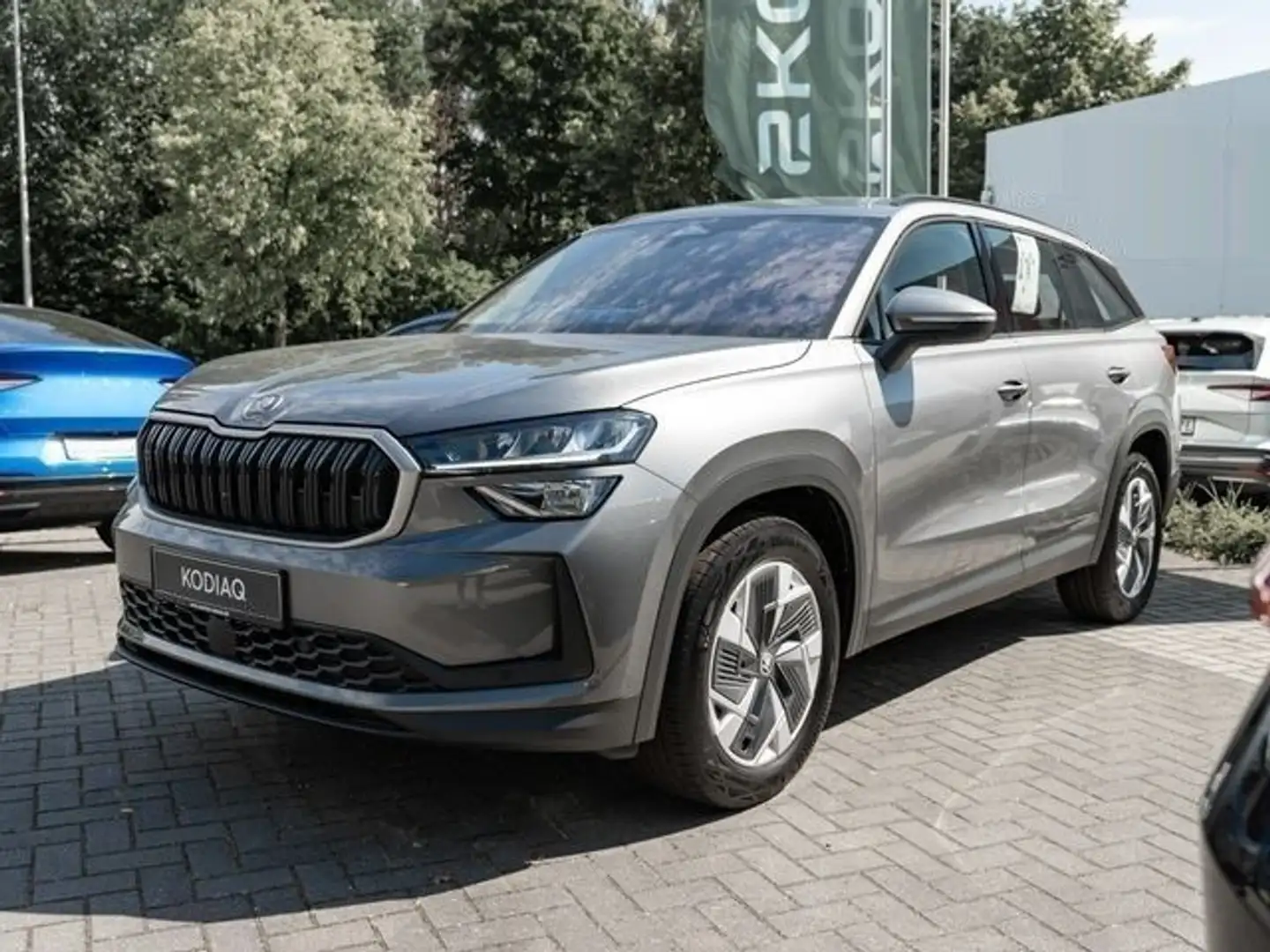 Skoda Kodiaq 1.5 mHEV DSG Selection 7-Si AHK EHK Navi Grau - 1