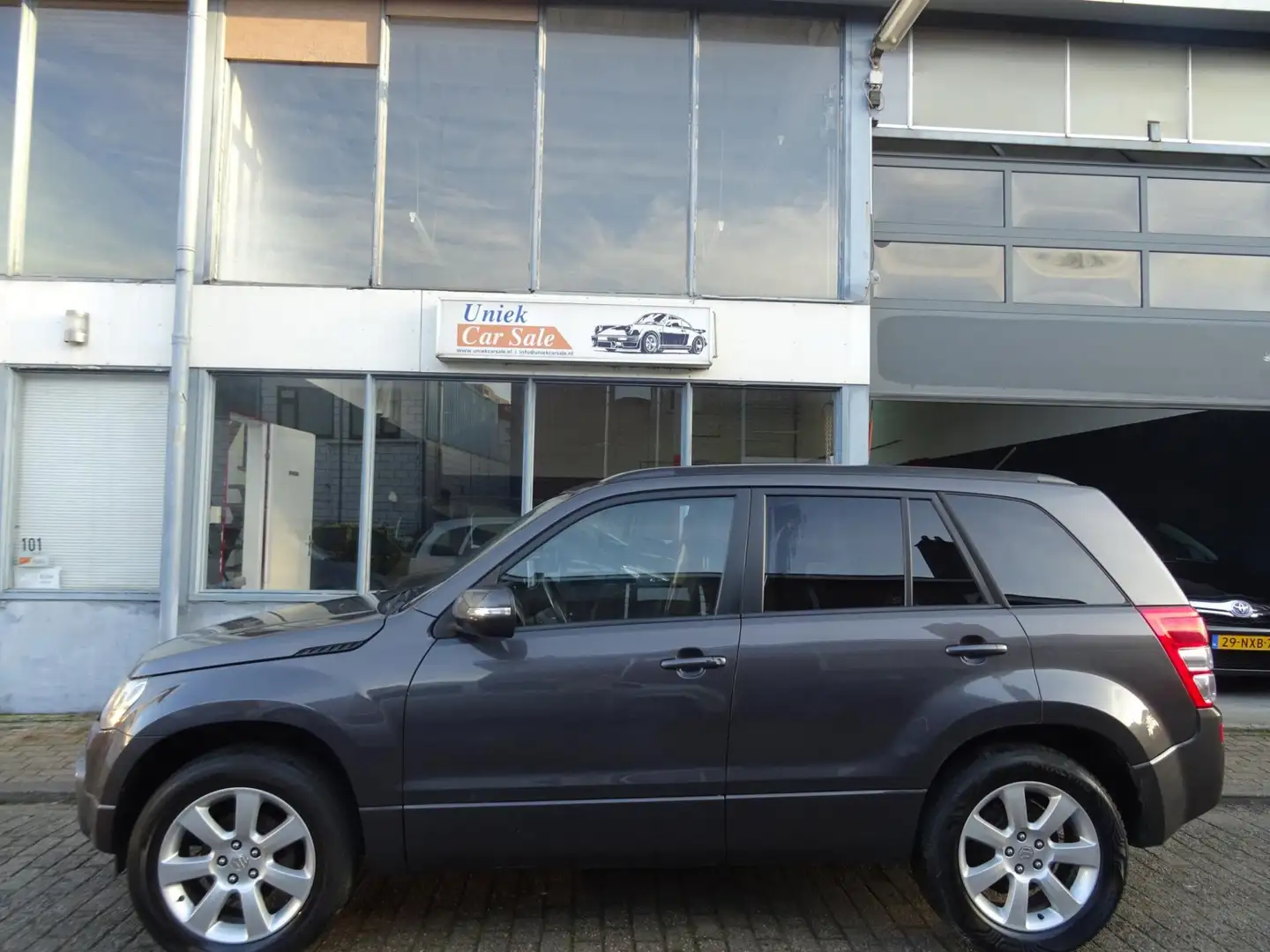 Suzuki Grand Vitara 2.4 Exclusive |Trekhaak | APK |4x4 Grijs - 2