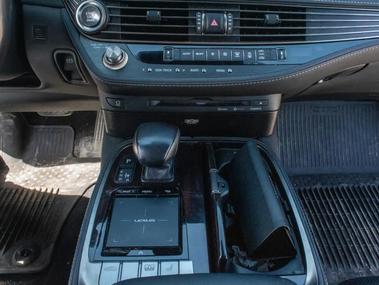 Lexus LS 500 снимка Lexus LS 500