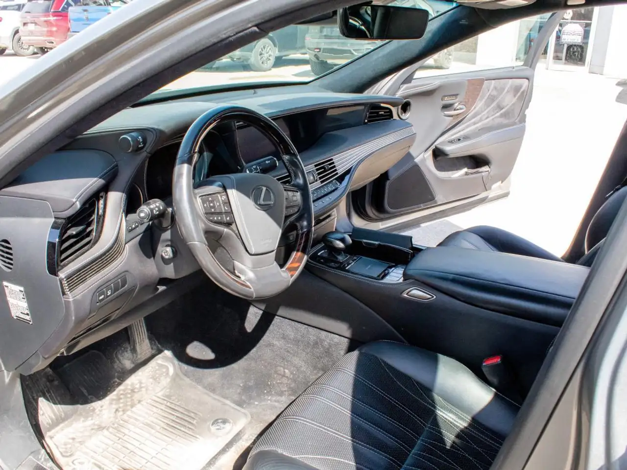 Lexus LS 500 снимка Lexus LS 500
